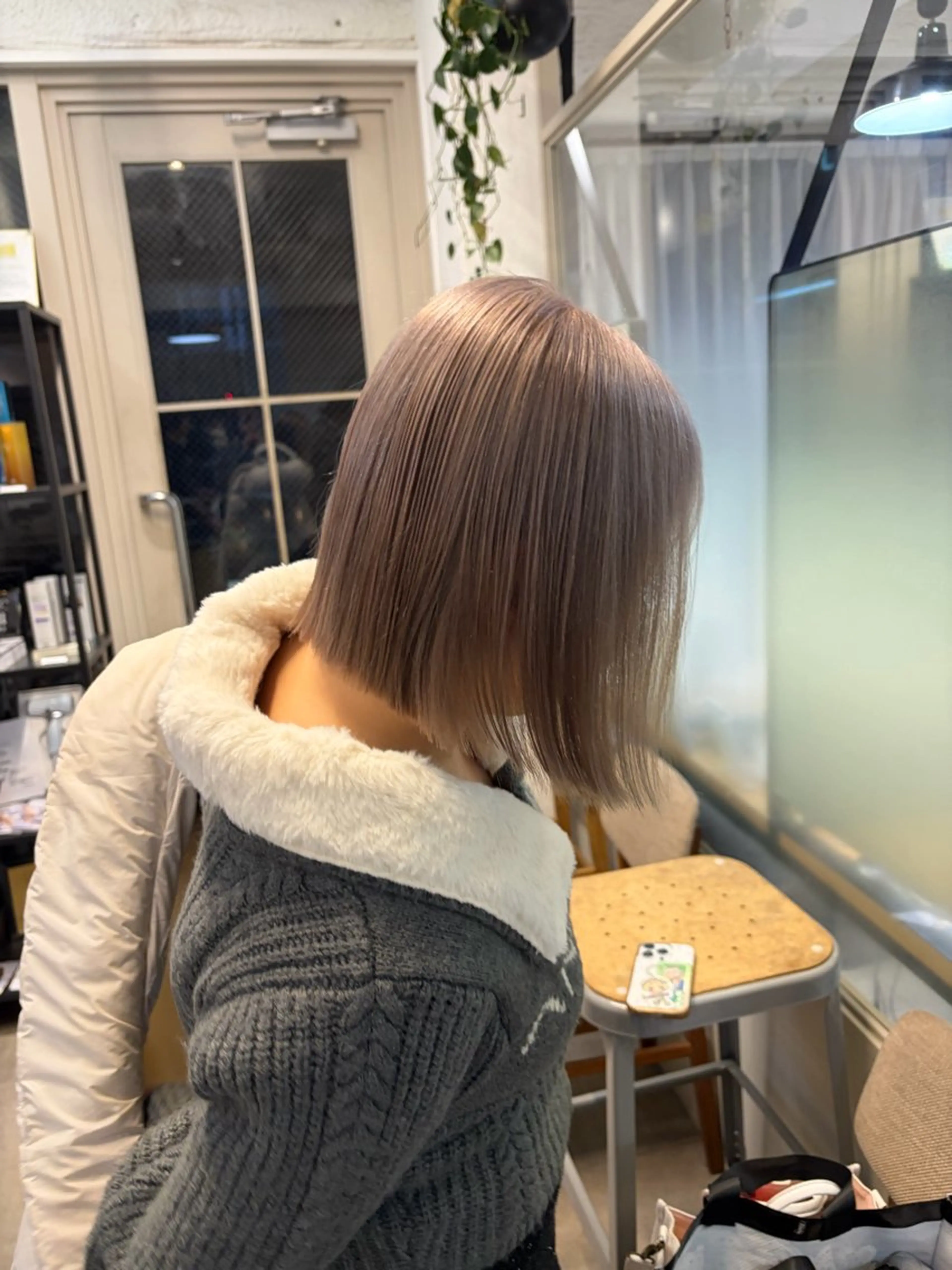 ショート カラー ミルクティー× グレージュMOMOのヘアスタイル