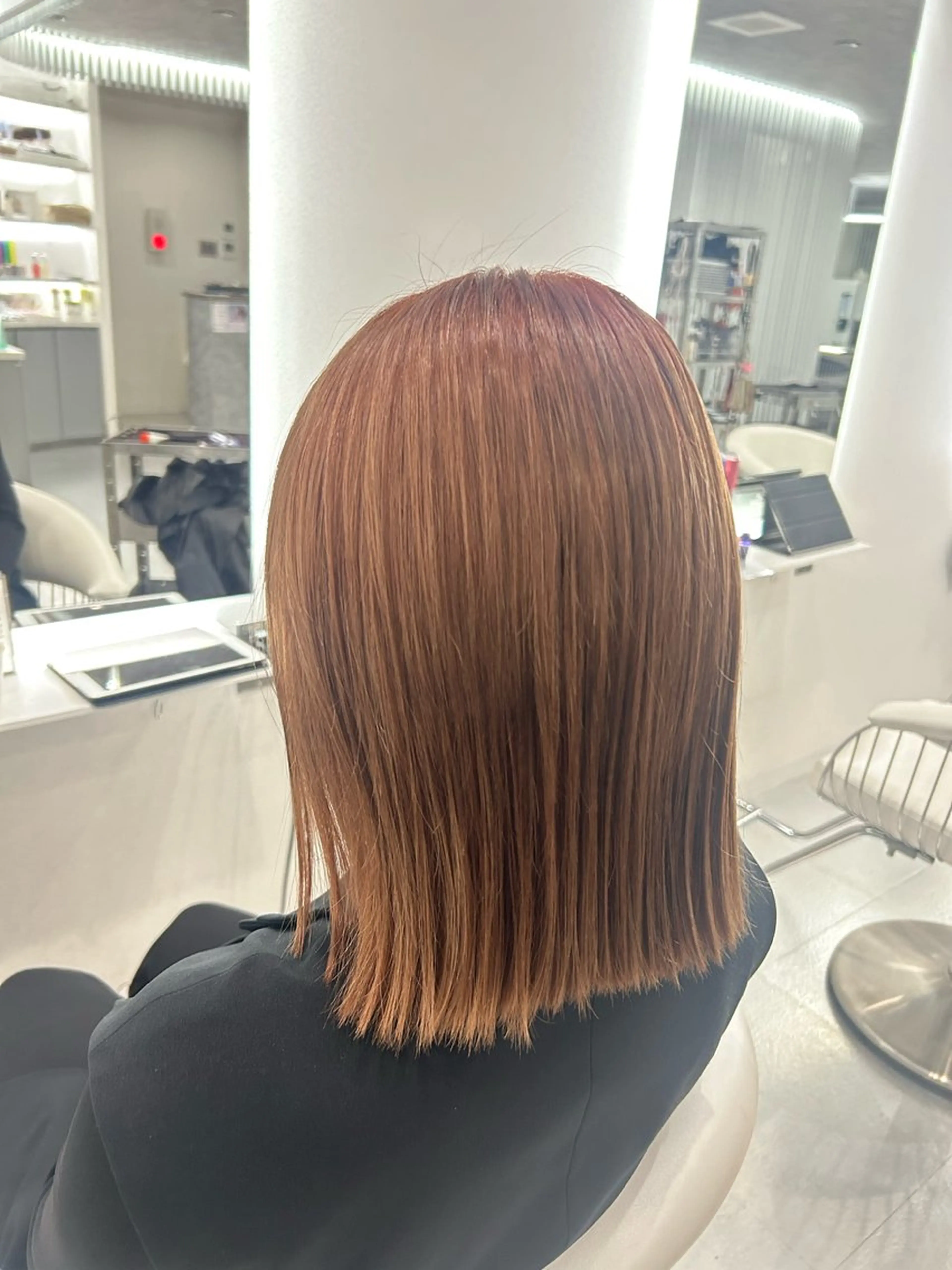 ミディアム あやめ🪽 オリーブ/ハイトーンのヘアスタイル