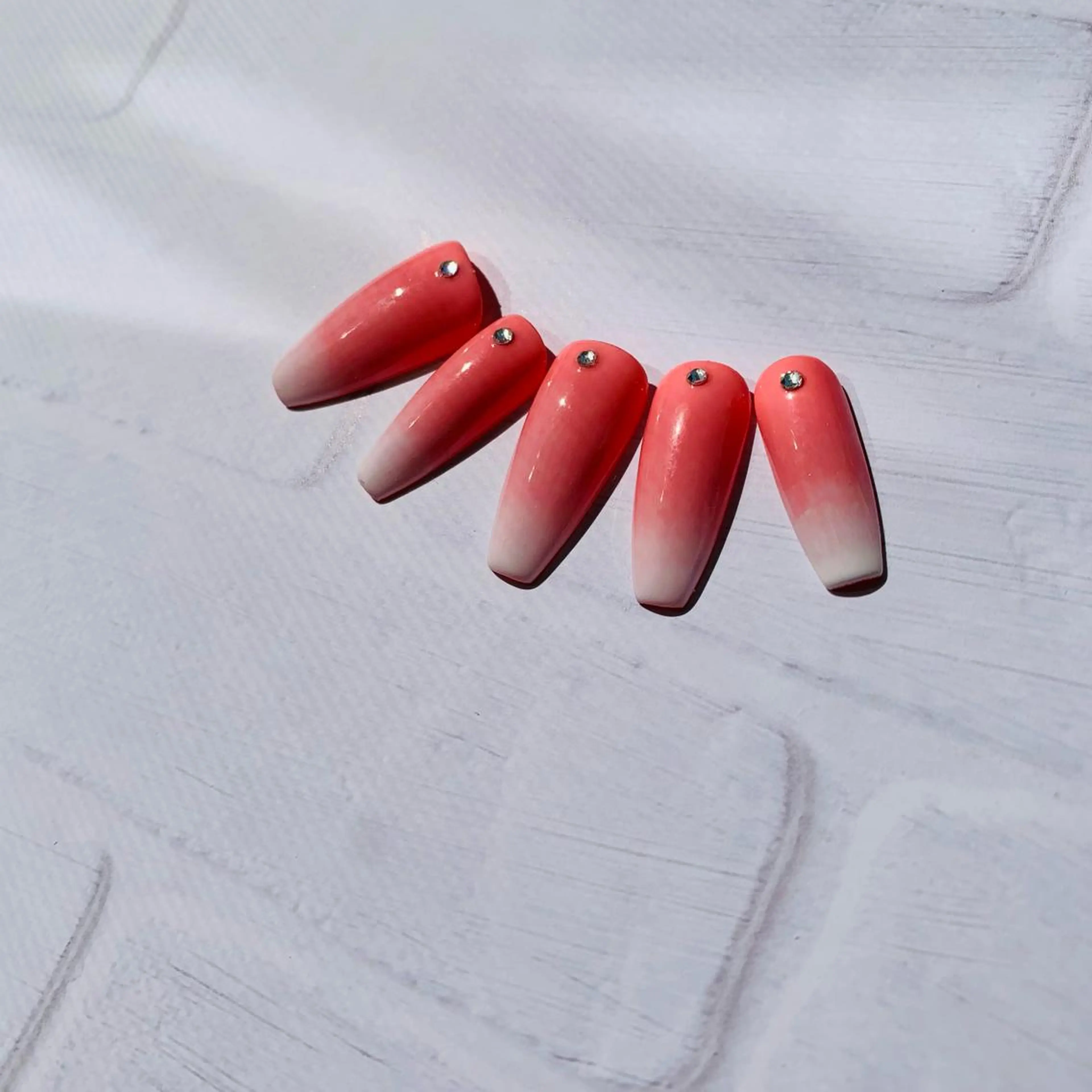 ネイル アートネイル オーロラネイル ジェルネイル グラデーション キラキラネイル Nailsalon Spina 琴美のネイルデザイン