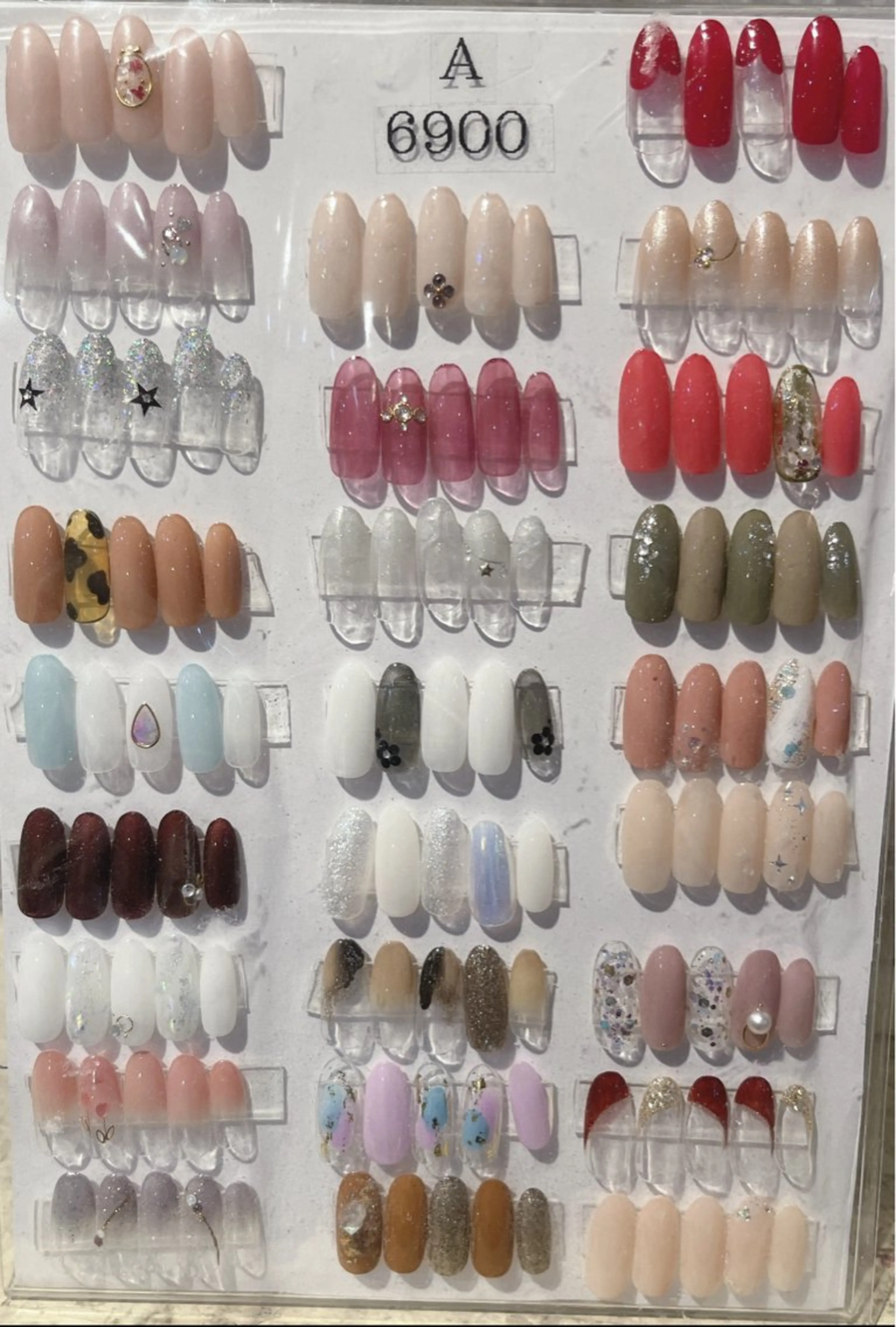 ネイル 白井 晴香のネイルデザイン