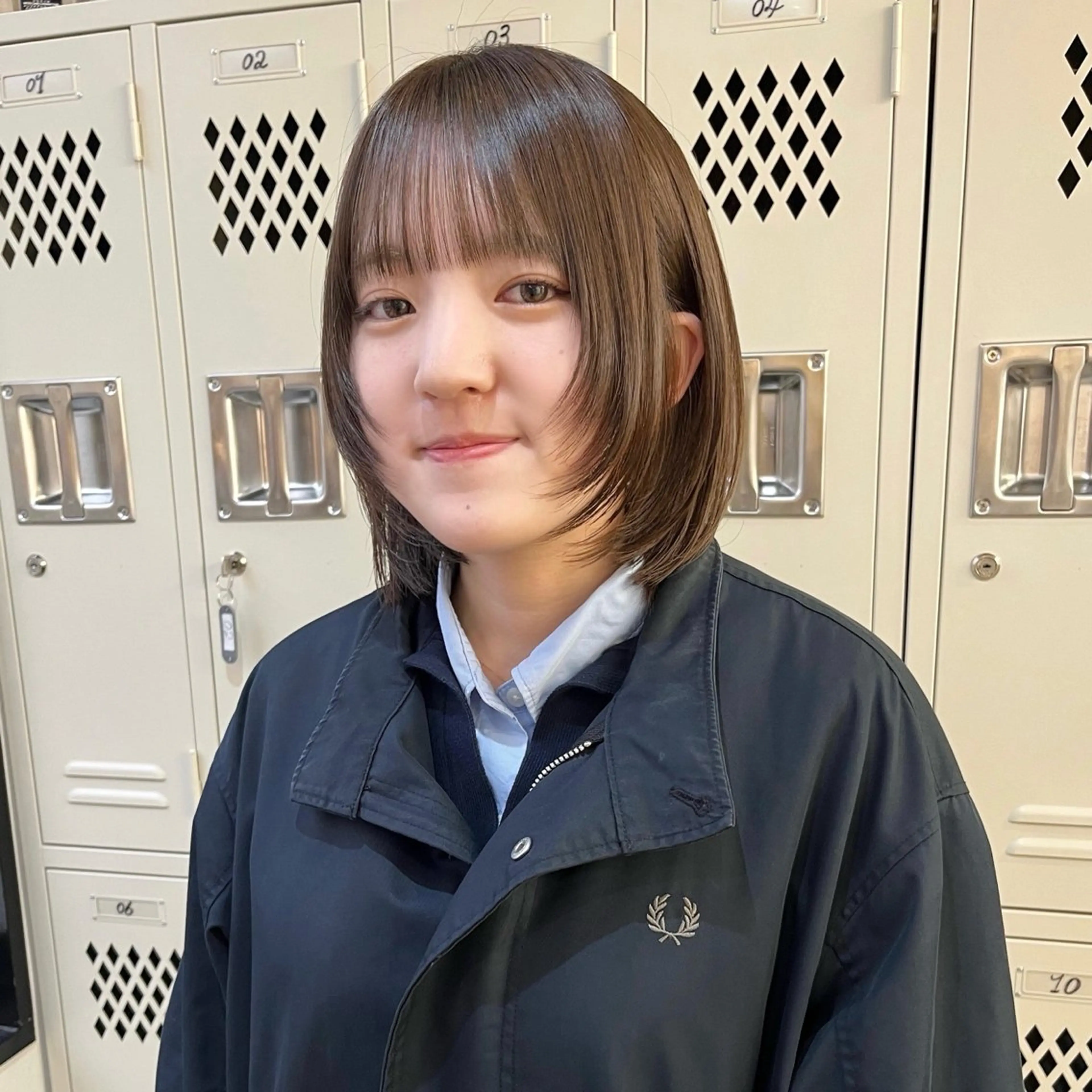 ショート カラー ボブレイヤー ベージュカラー ブリーチ ブリーチなしカラー オリーブベージュ カット ヘアカラー トリートメント 初めてのショート お任せください✂️のヘアスタイル