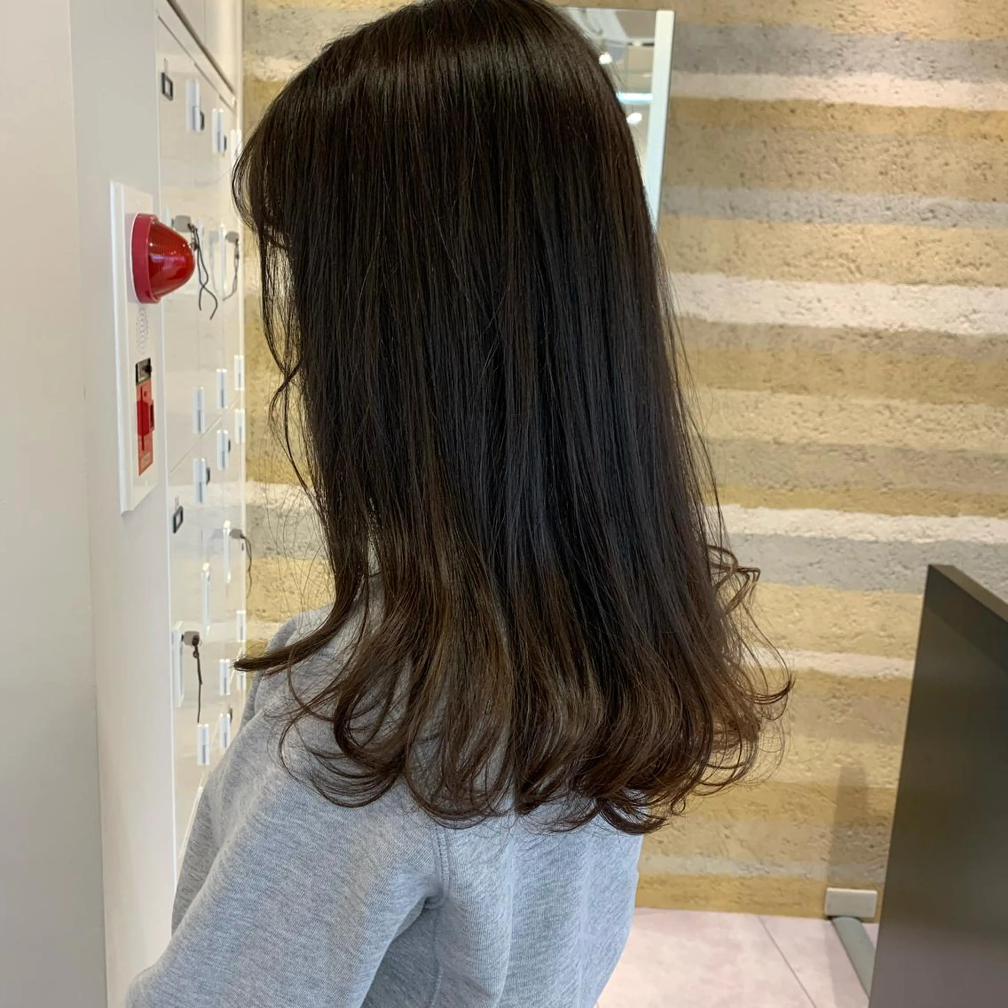 セミロング カラー グレージュ ラベンダーカラー ラベンダーグレージュ ラベンダーグレー ヘアカラー 👑満足度1000% 重村 春奈👑のヘアスタイル