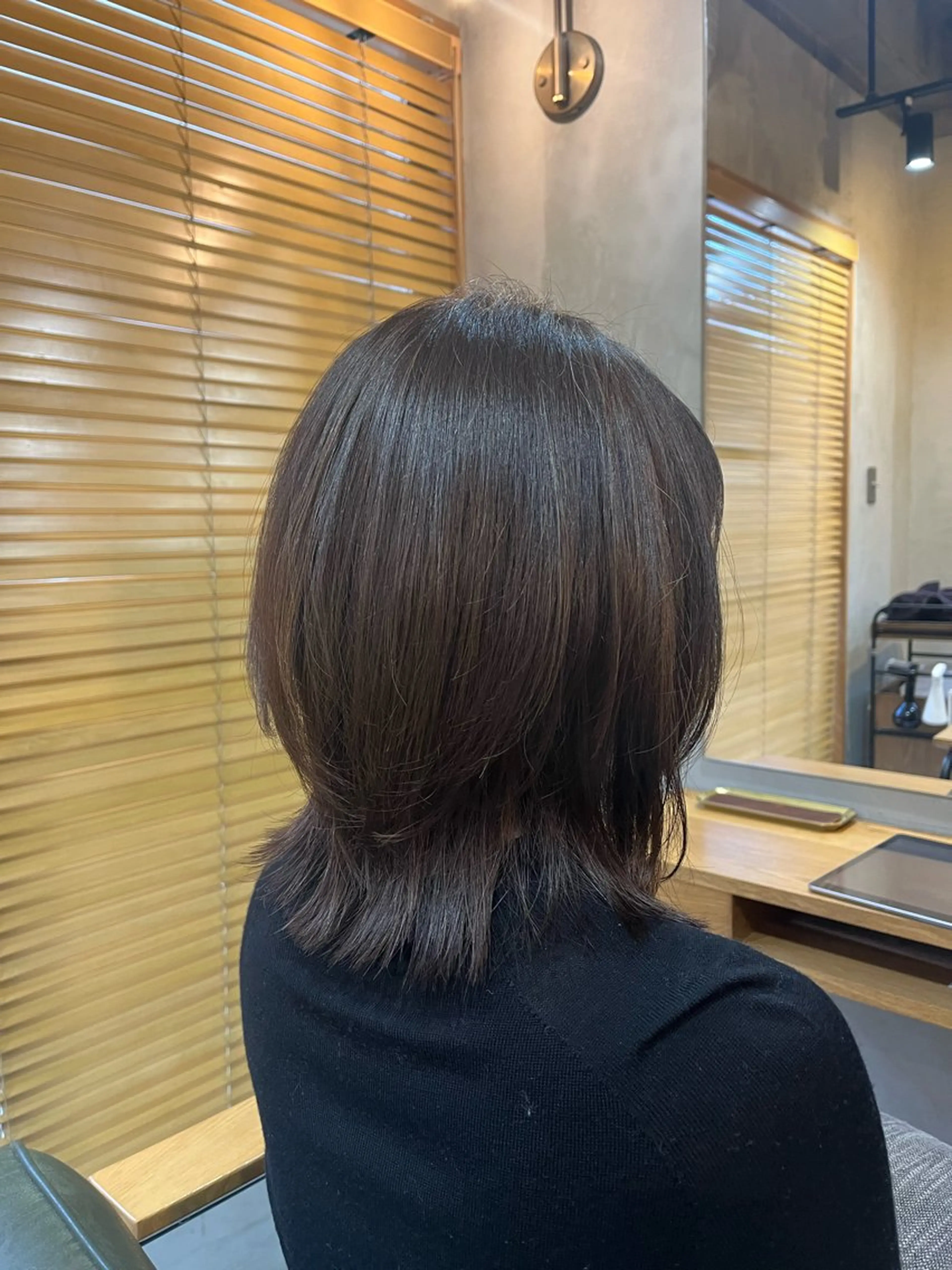 ミディアム レイヤーカット カット トリートメント sourceliebe所属・レイヤー／前髪／顔 周りakaneのヘアスタイル