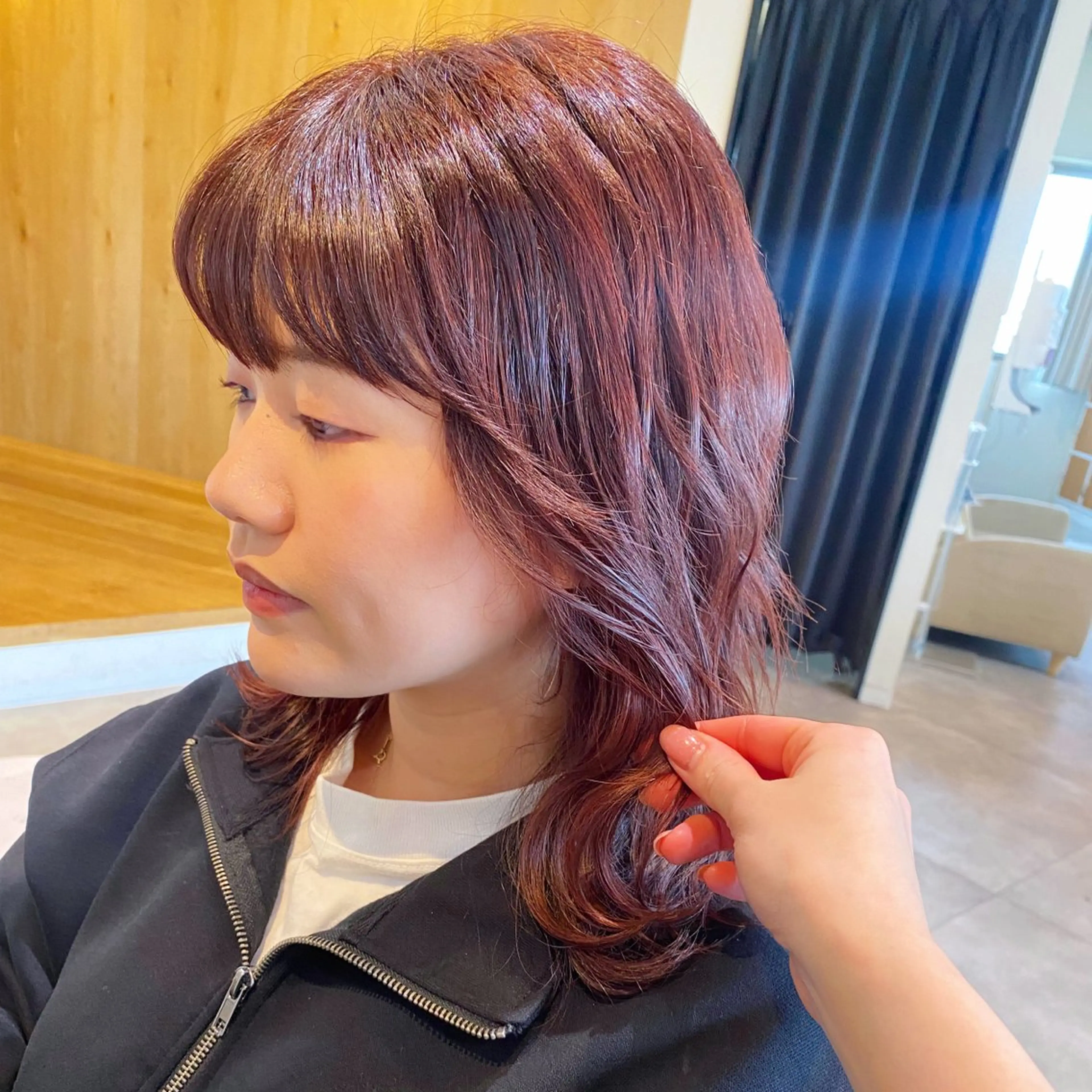 セミロング カラー ブリーチ ブラウンカラー ブリーチなしカラー レッドカラー レッドブラウン カット ヘアカラー トリートメント 南上 野々佳のヘアスタイル