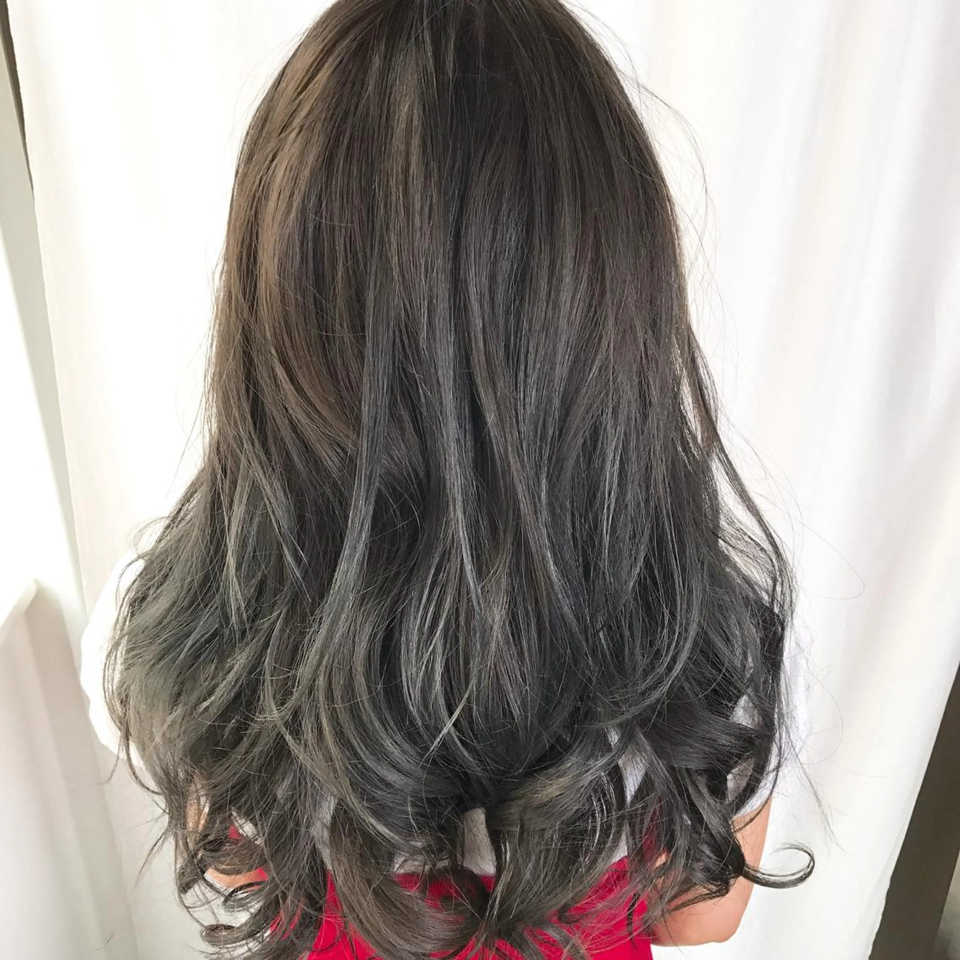 ロング カラー アディクシーカラー ブルーカラー ブルージュ グレージュ イルミナカラー 🌈限定価格🌈 鈴木　瑛輔のヘアスタイル