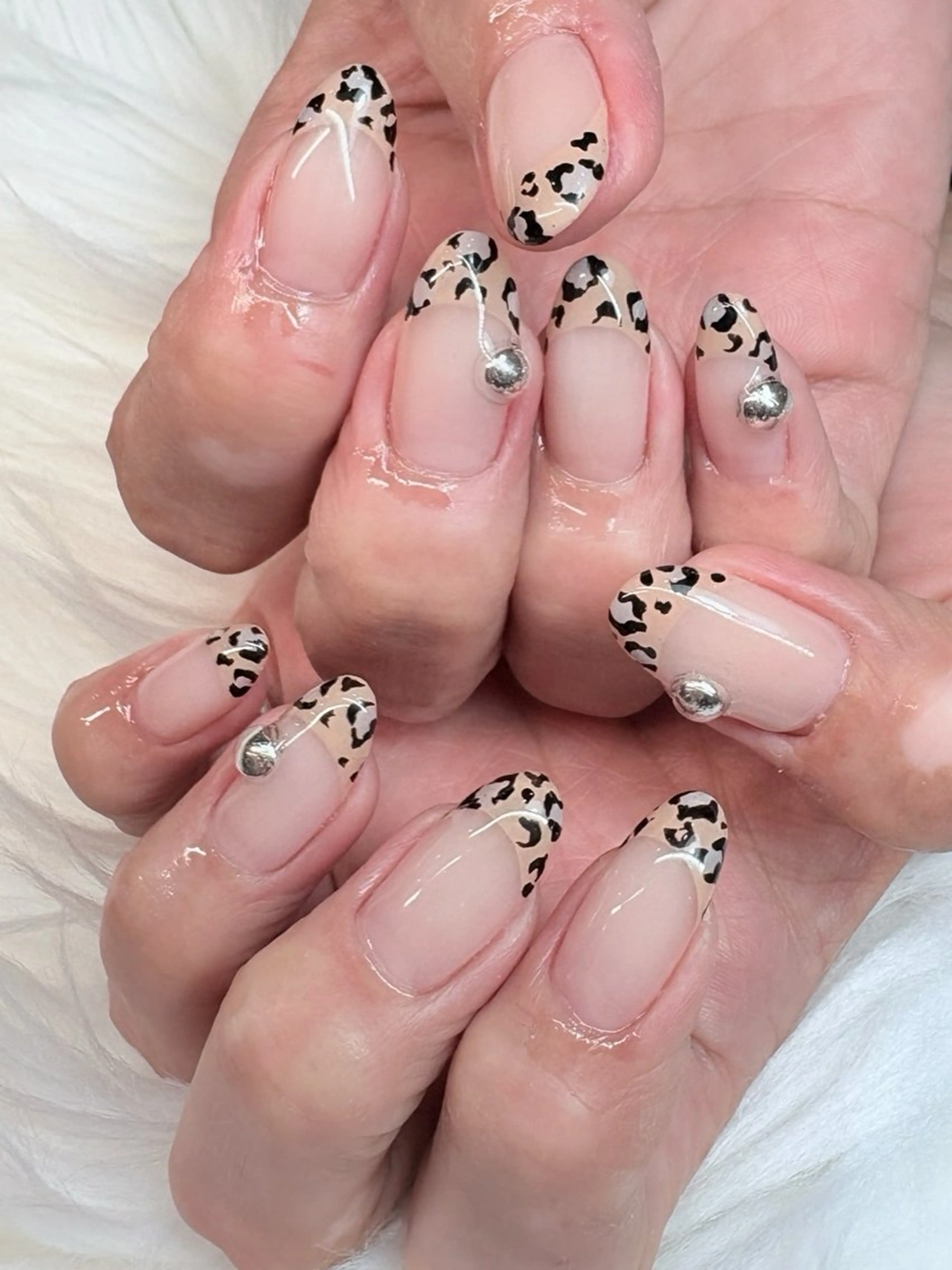 ネイル アニマル柄 フレンチネイル ハンドネイル Nail ameria megu所属・ameria meguのネイルデザイン