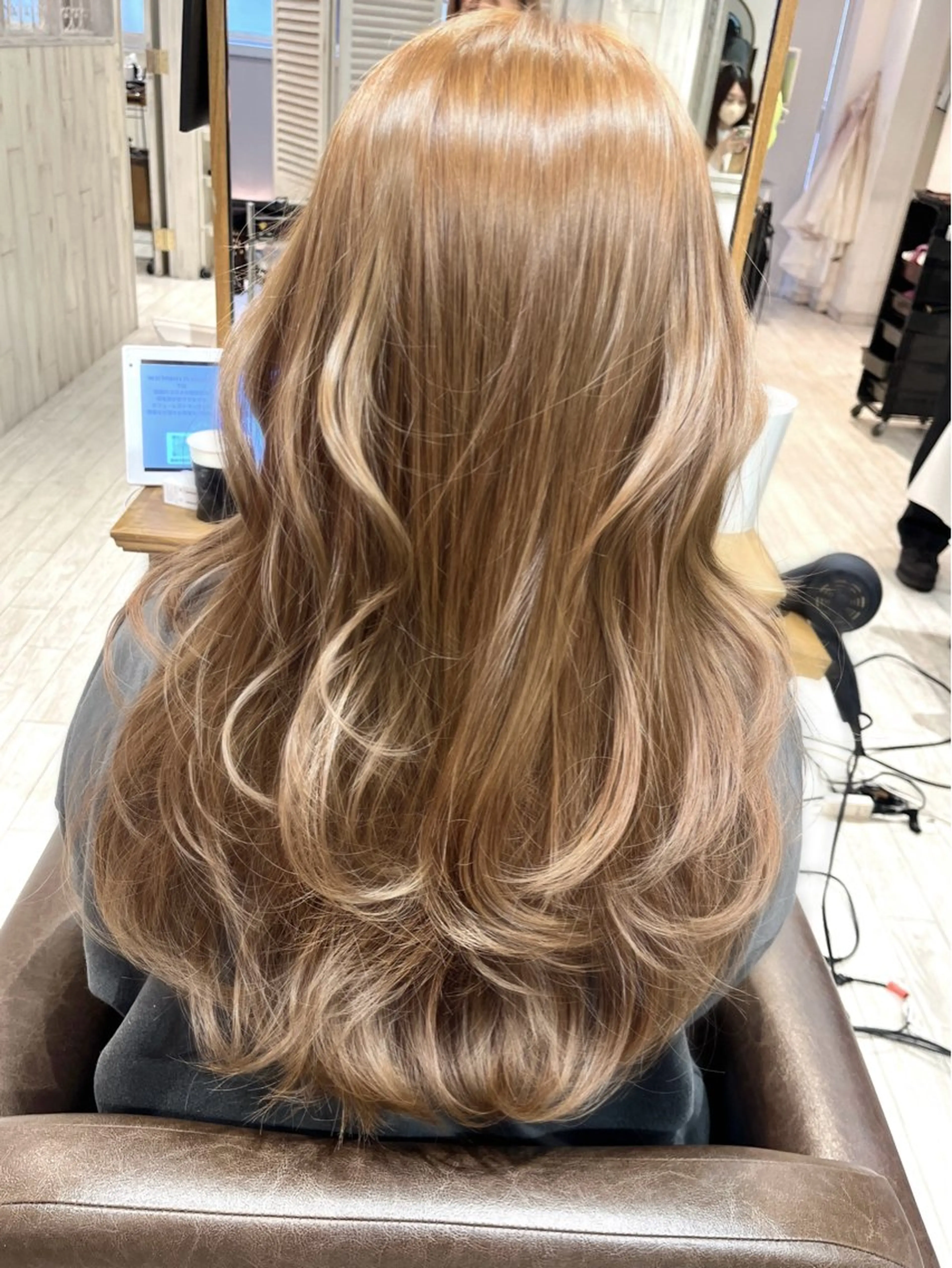 【ブリーチなしでダメージレス✨️】カット＋ブリーチなしダブルカラー＋3STEPTr🩶の写真