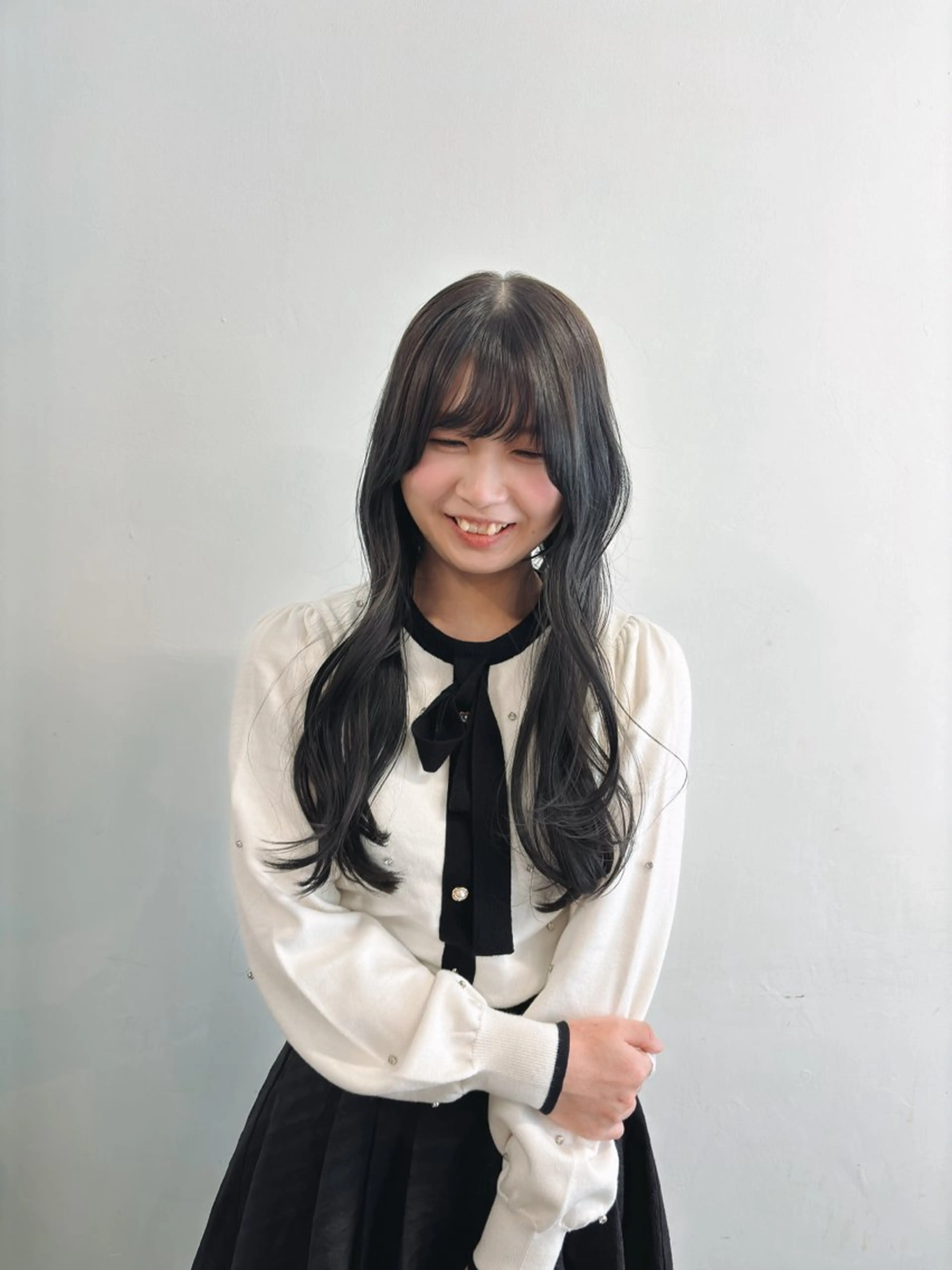 ロング カラー 黒髪 グレーブラック レイヤーカット カット ヘアカラー トリートメント ヘアセット 【韓国レイヤー特化 ハッシュカット】のヘアスタイル