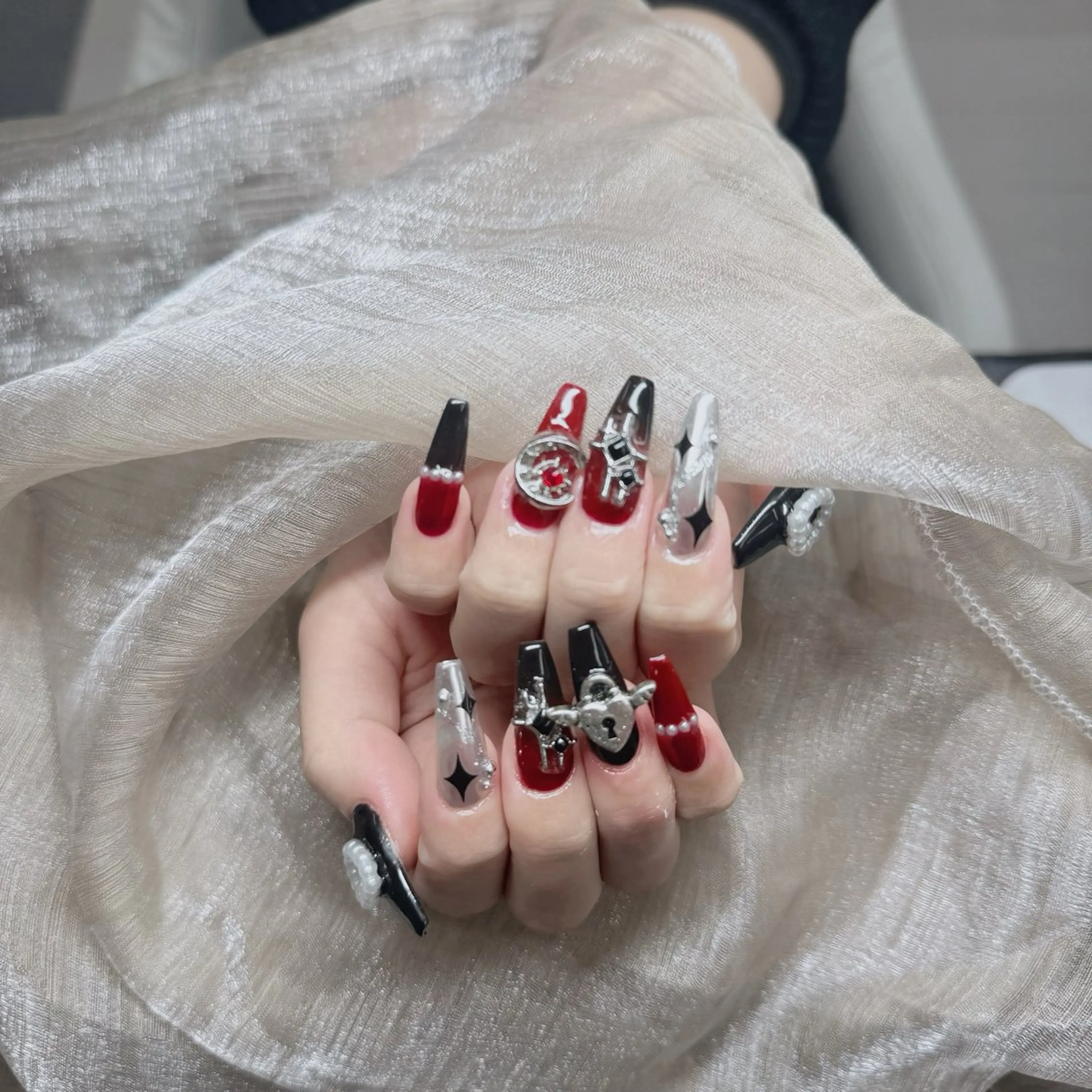 ネイル ジェルネイル 韓国ネイル マグネットネイル ネイルチップ 冬ネイル Lenie Nail Salonのネイルデザイン