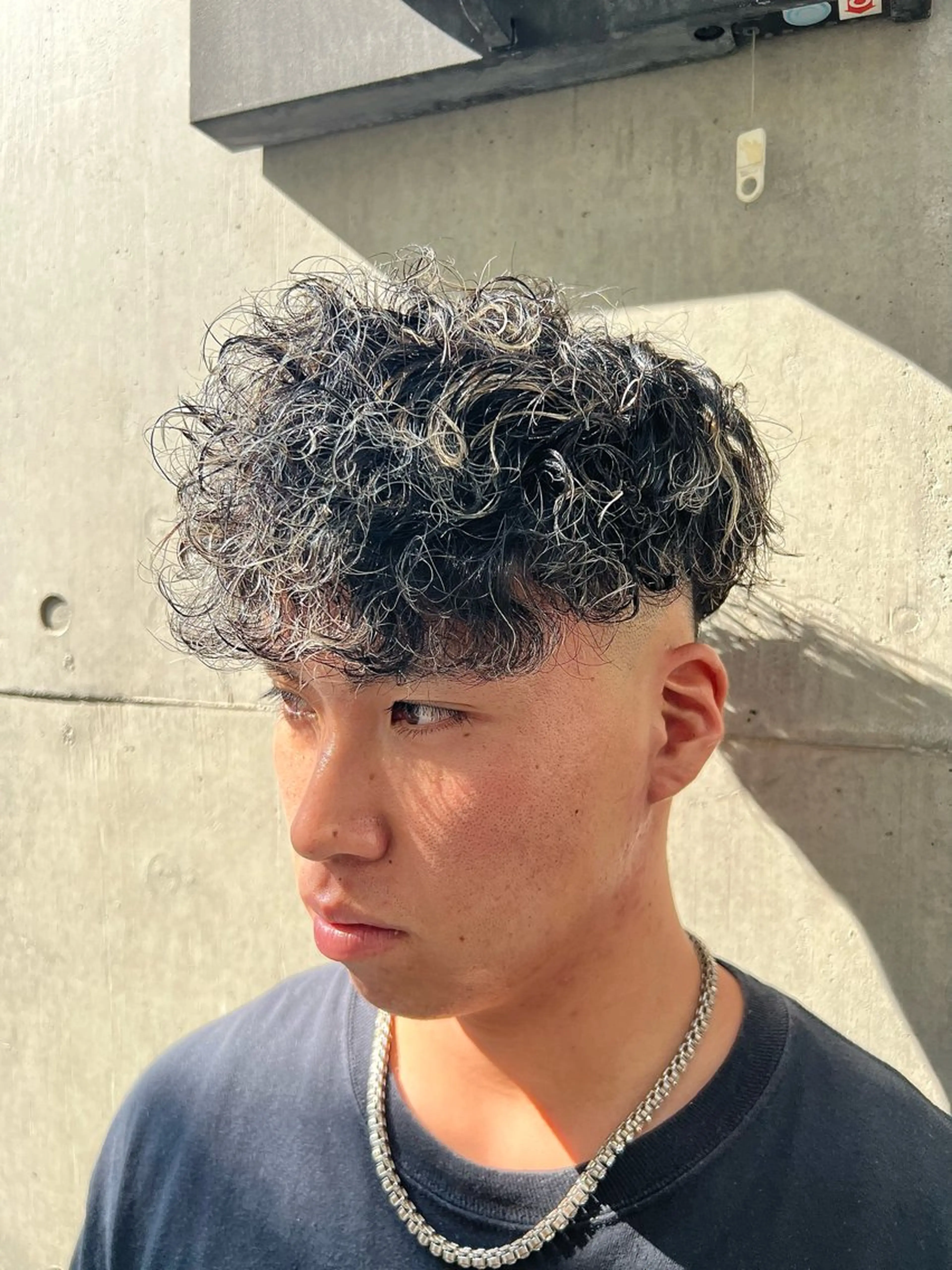 ショート カラー パーマ メンズ 豊崎 佑輔のヘアスタイル