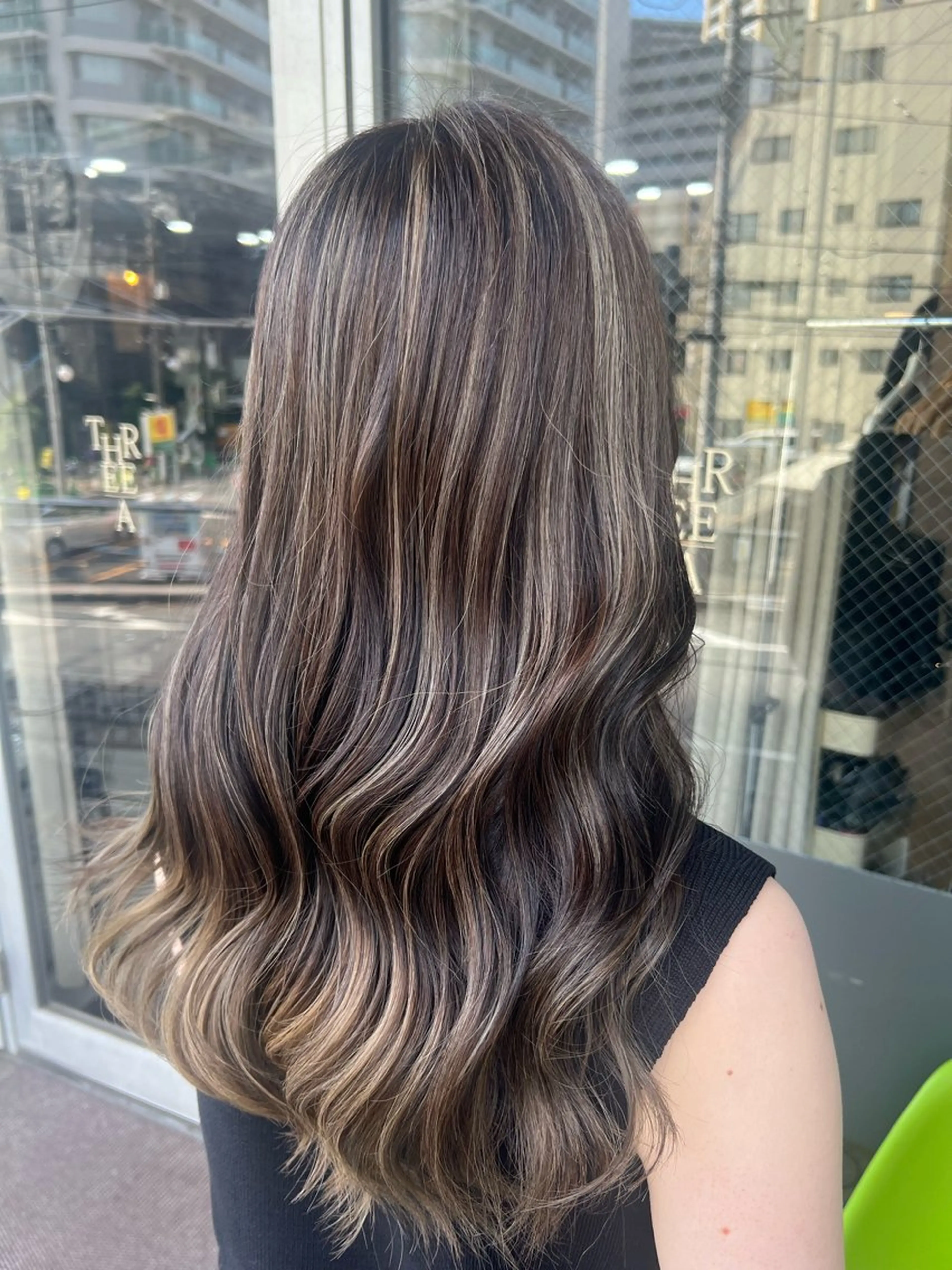 ロング カラー 菅野 杏実のヘアスタイル