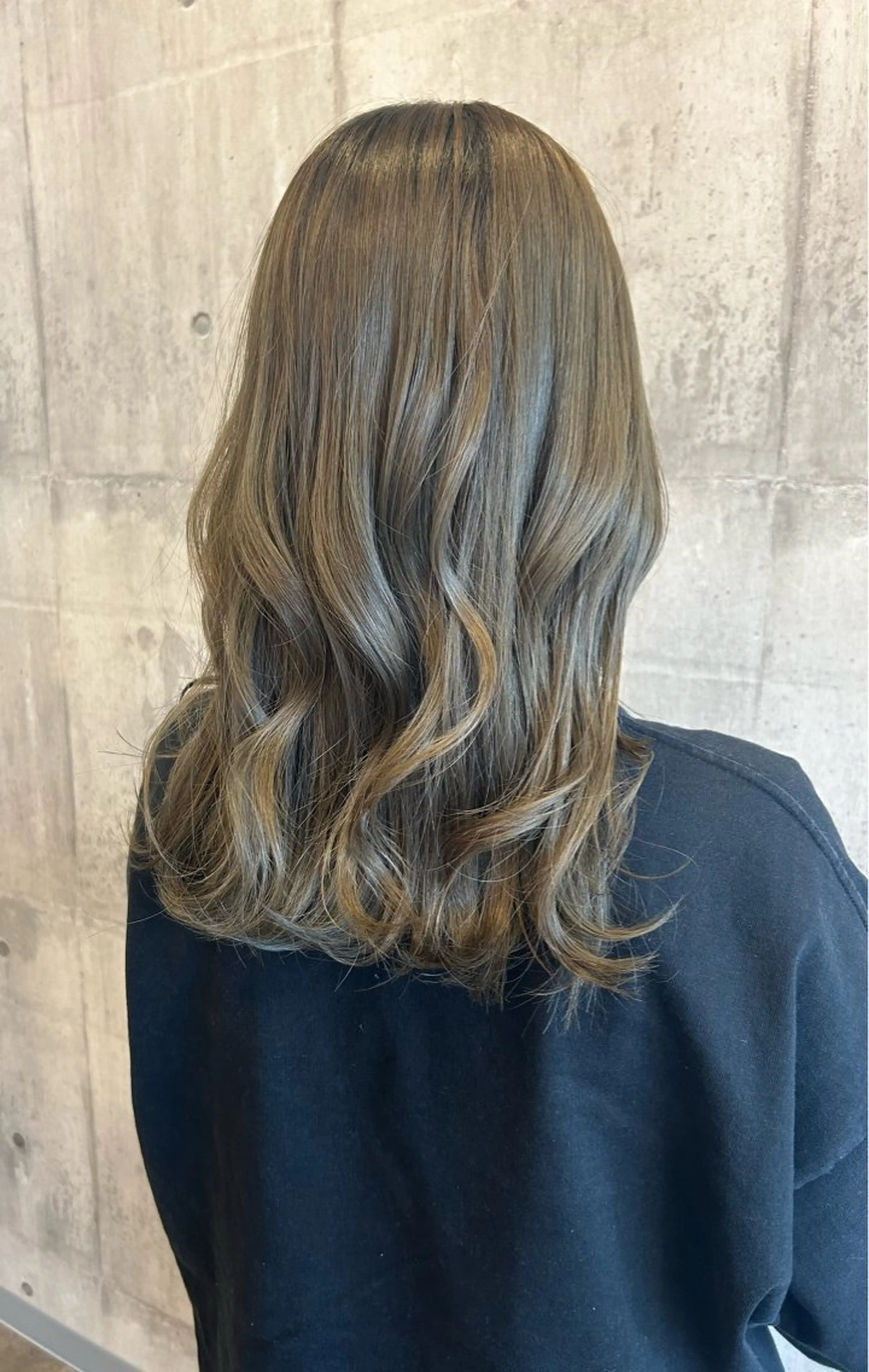 セミロング 田中 愛巳のヘアスタイル