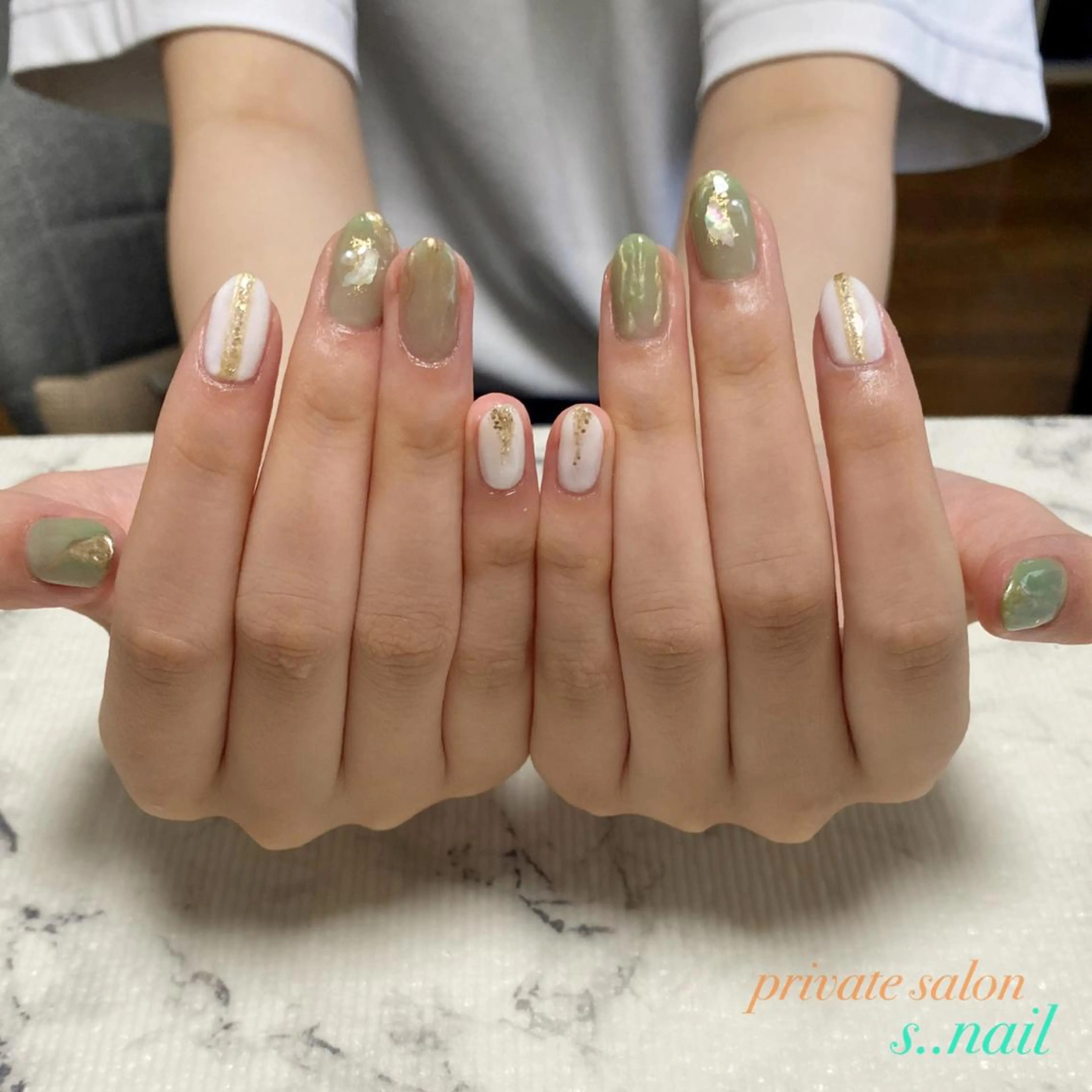 ネイル グリーン ハンドネイル フットネイル s..nail / MORITAのネイルデザイン