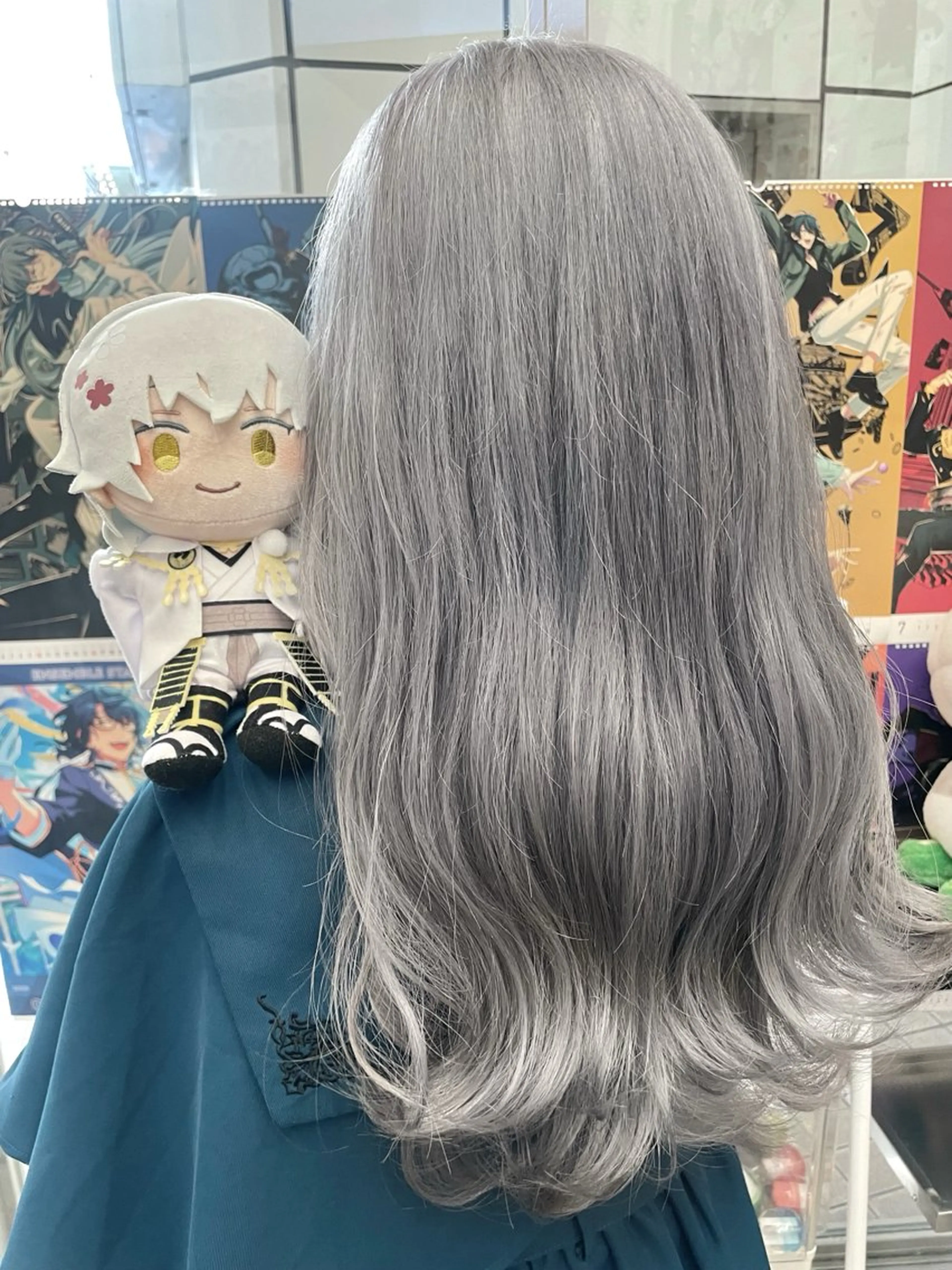 ロング カラー ブリーチ ケアブリーチ ダブルカラー シルバー ロング ヘアカラー トリートメント インナーカラー/推し ウルフ/アニメカラーのヘアスタイル