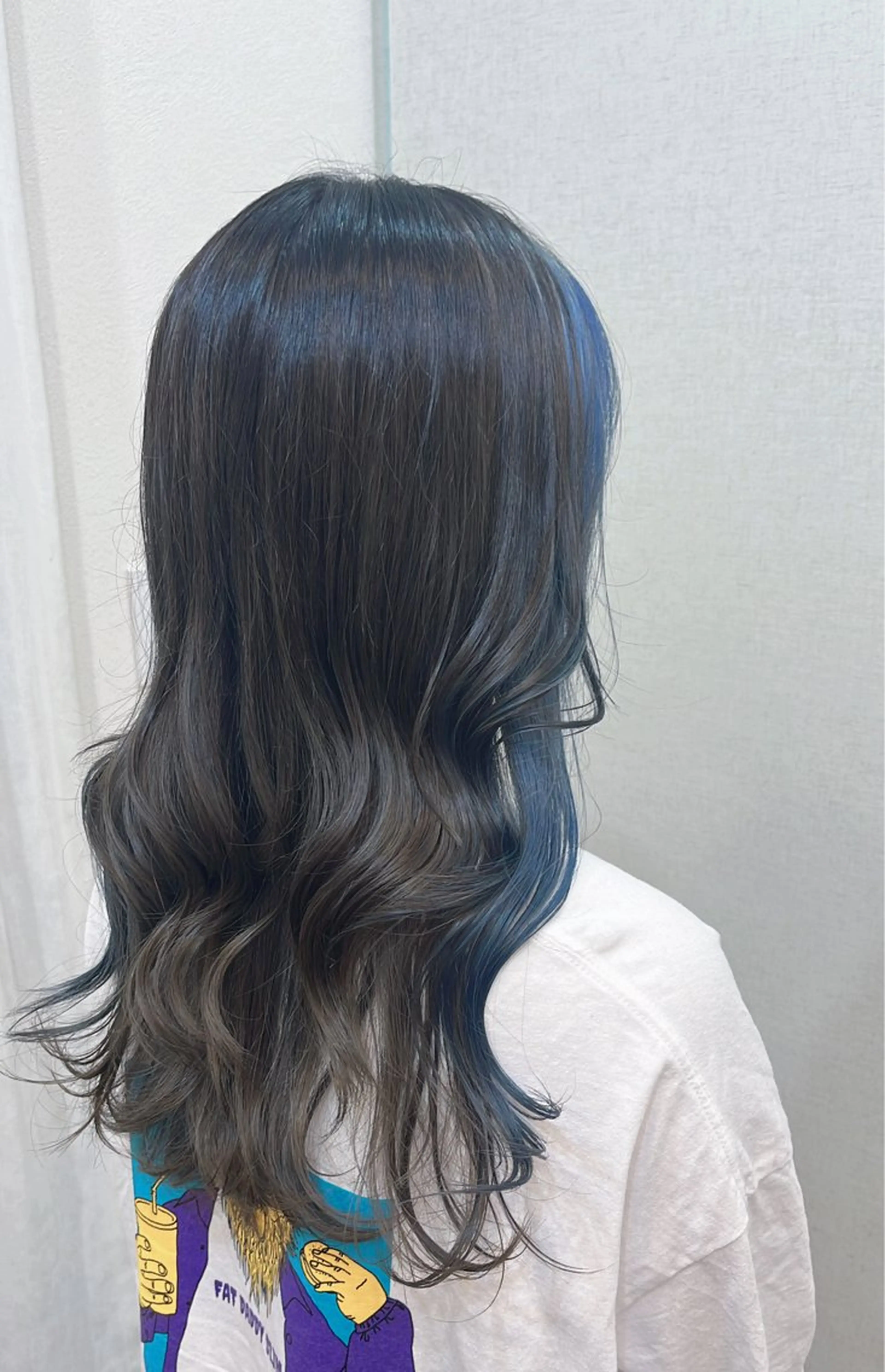 セミロング カラー ミストバング  フェイスフレーミング ネイビーカラー ヘアカラー 伊藤 由妃乃のヘアスタイル