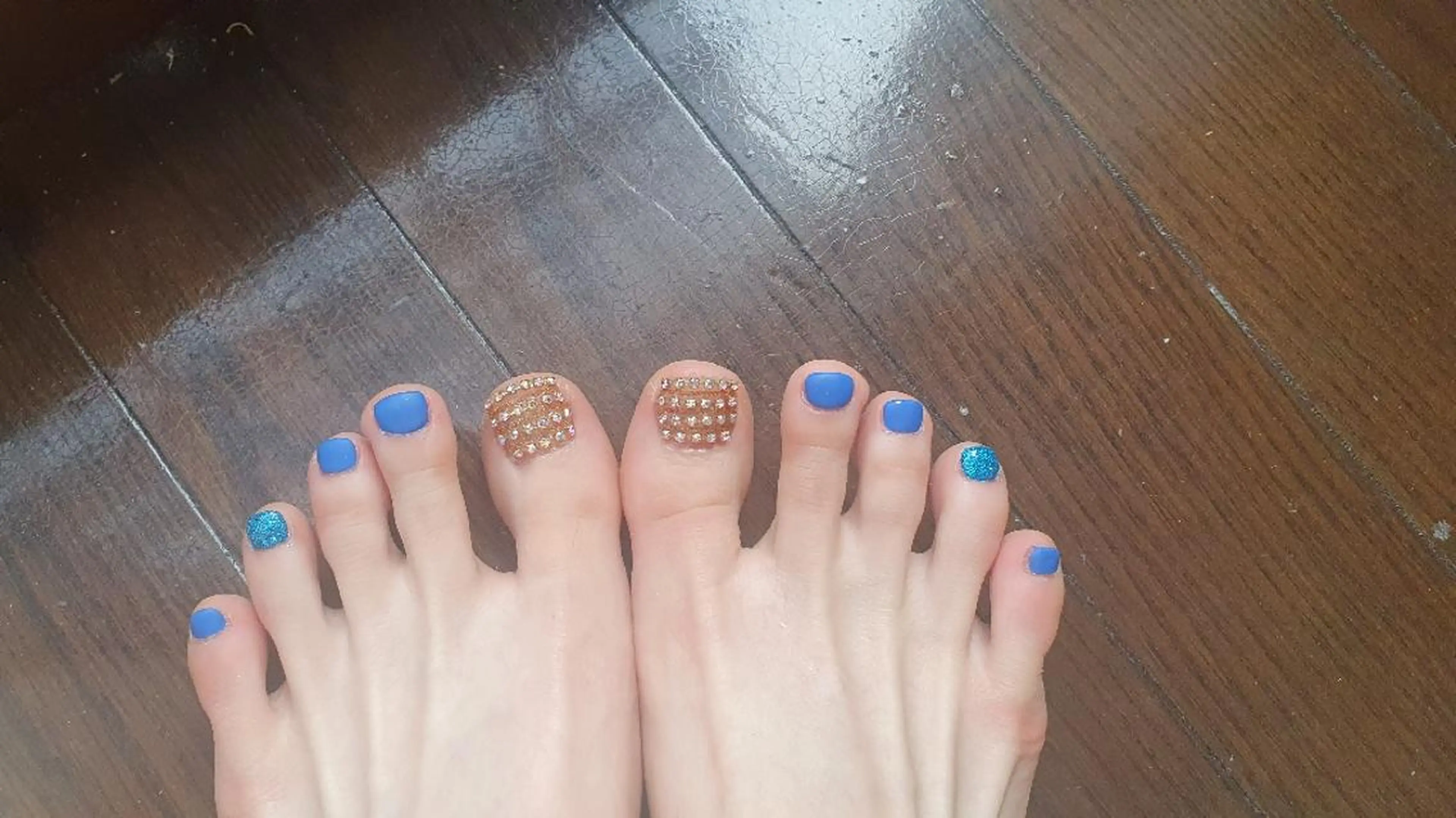 ネイル ブルー フットネイル キラキラネイル ラメ(グリッター) Salon de dahan所属・SALON DE DAHANのネイルデザイン