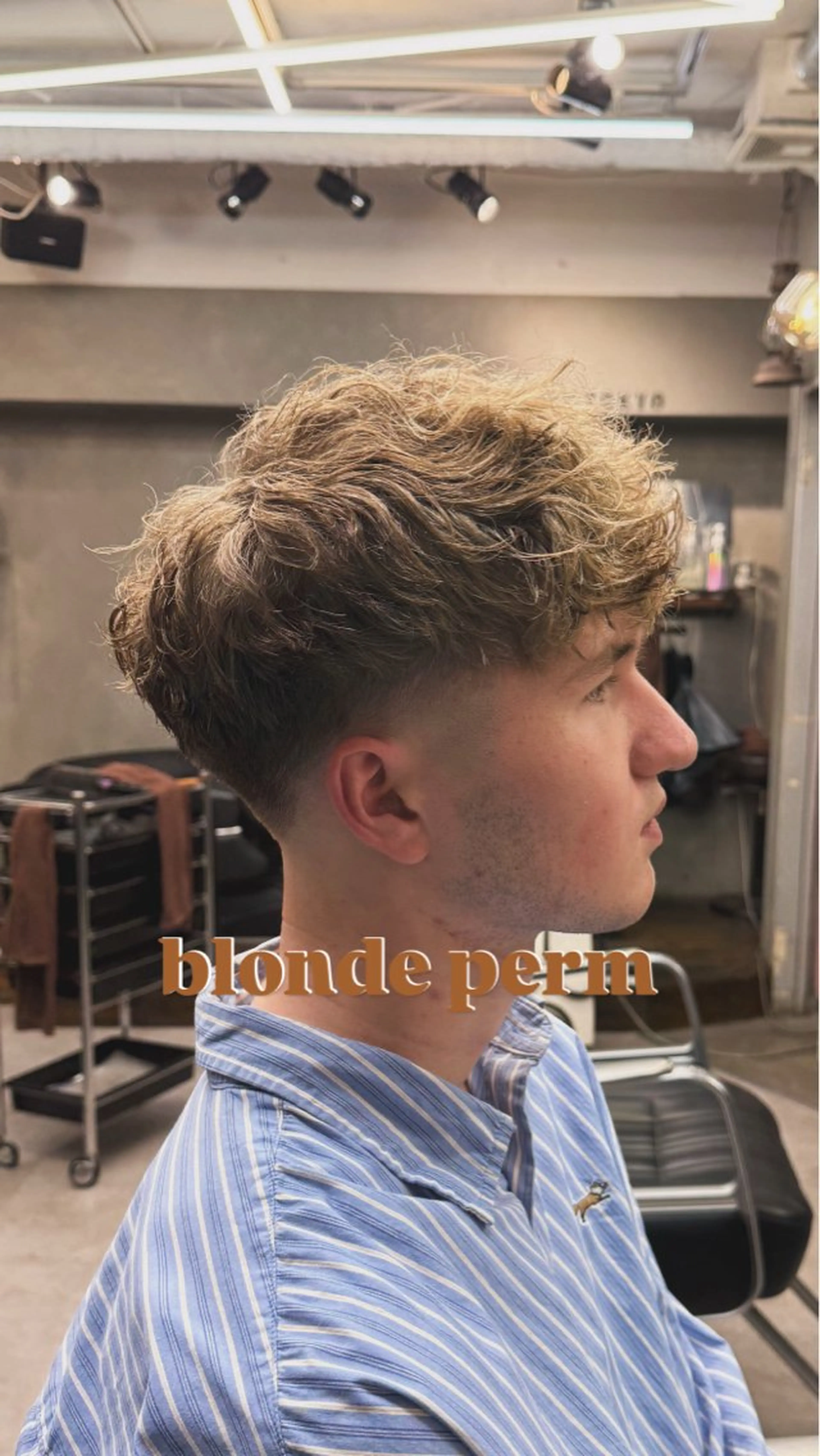 ショート カラー パーマ メンズ フェードカット メンズパーマ カット TNB tokyo所属・メンズパーマカット ブリーチ渋谷トモヤのヘアスタイル