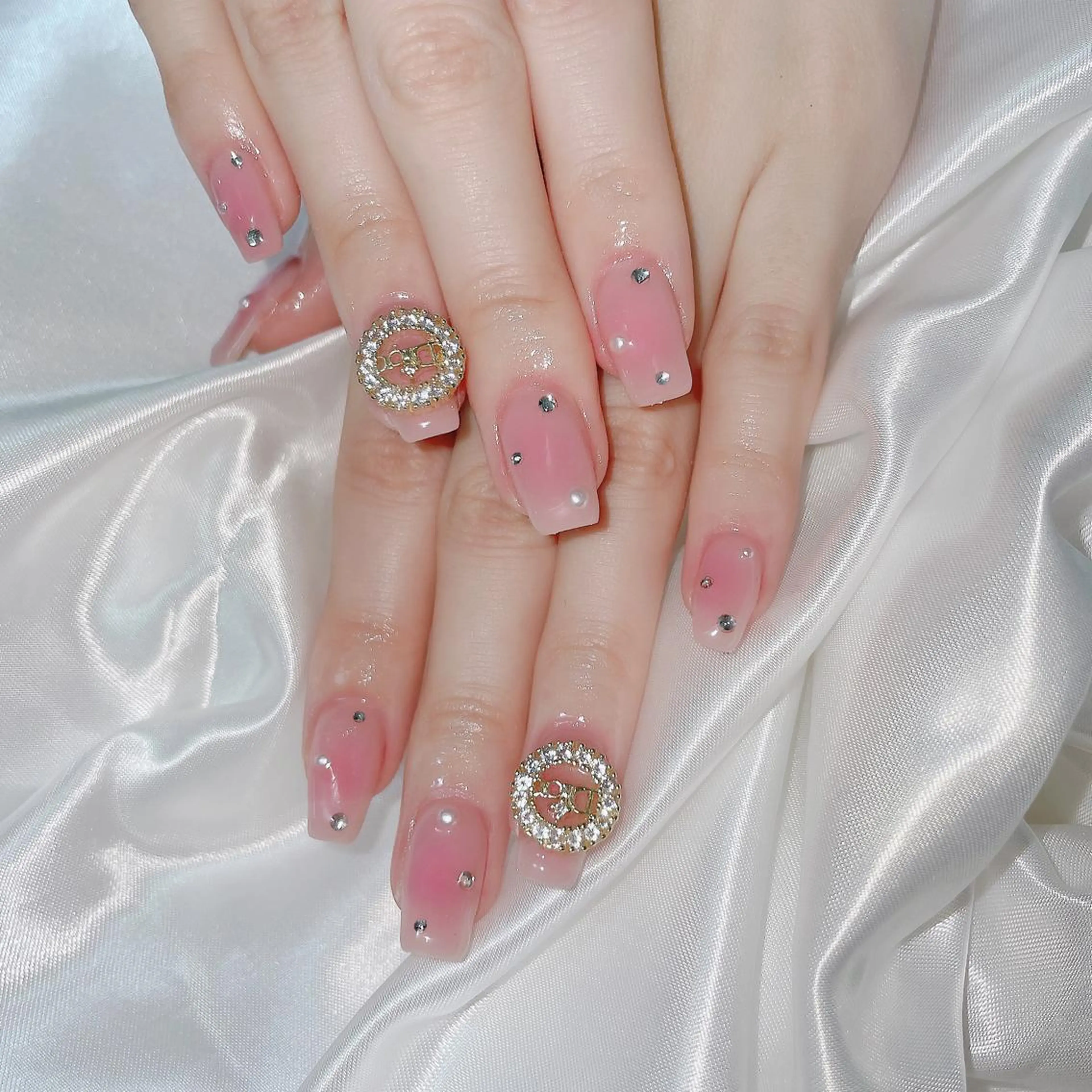 ネイル チークネイル フラッシュネイル フットネイル フレンチネイル キラキラネイル ハンドネイル merci nail所属・merci nailのネイルデザイン
