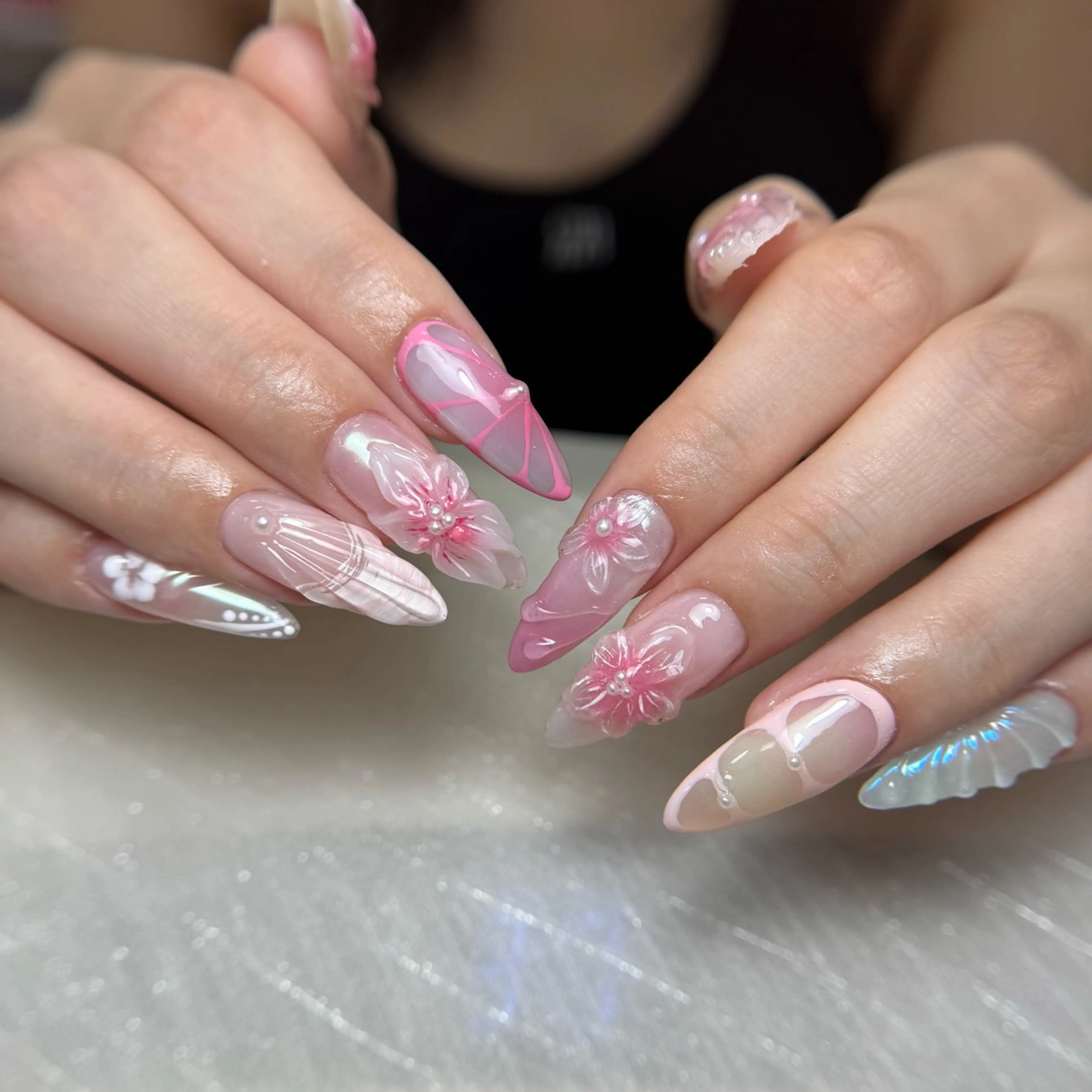 ネイル フレンチネイル グラデーション 韓国ネイル マグネットネイル シンプルネイル ハンドネイル CoMo Nail Studio所属・CoMo Nailのネイルデザイン