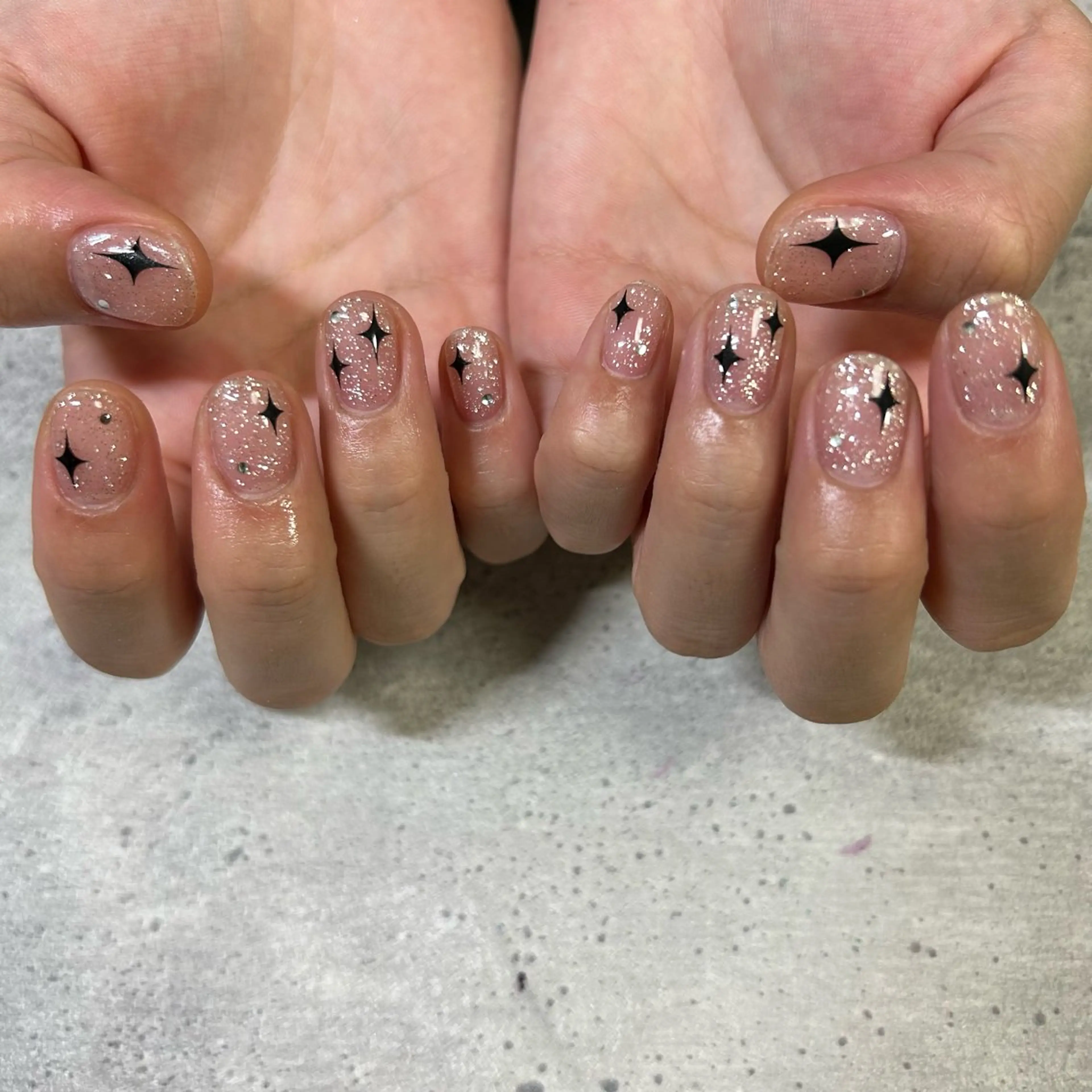 ネイル キラキラネイル ハンドネイル ハンドケア 今福鶴見ネイル 8(ｴｲﾄ)のネイルデザイン