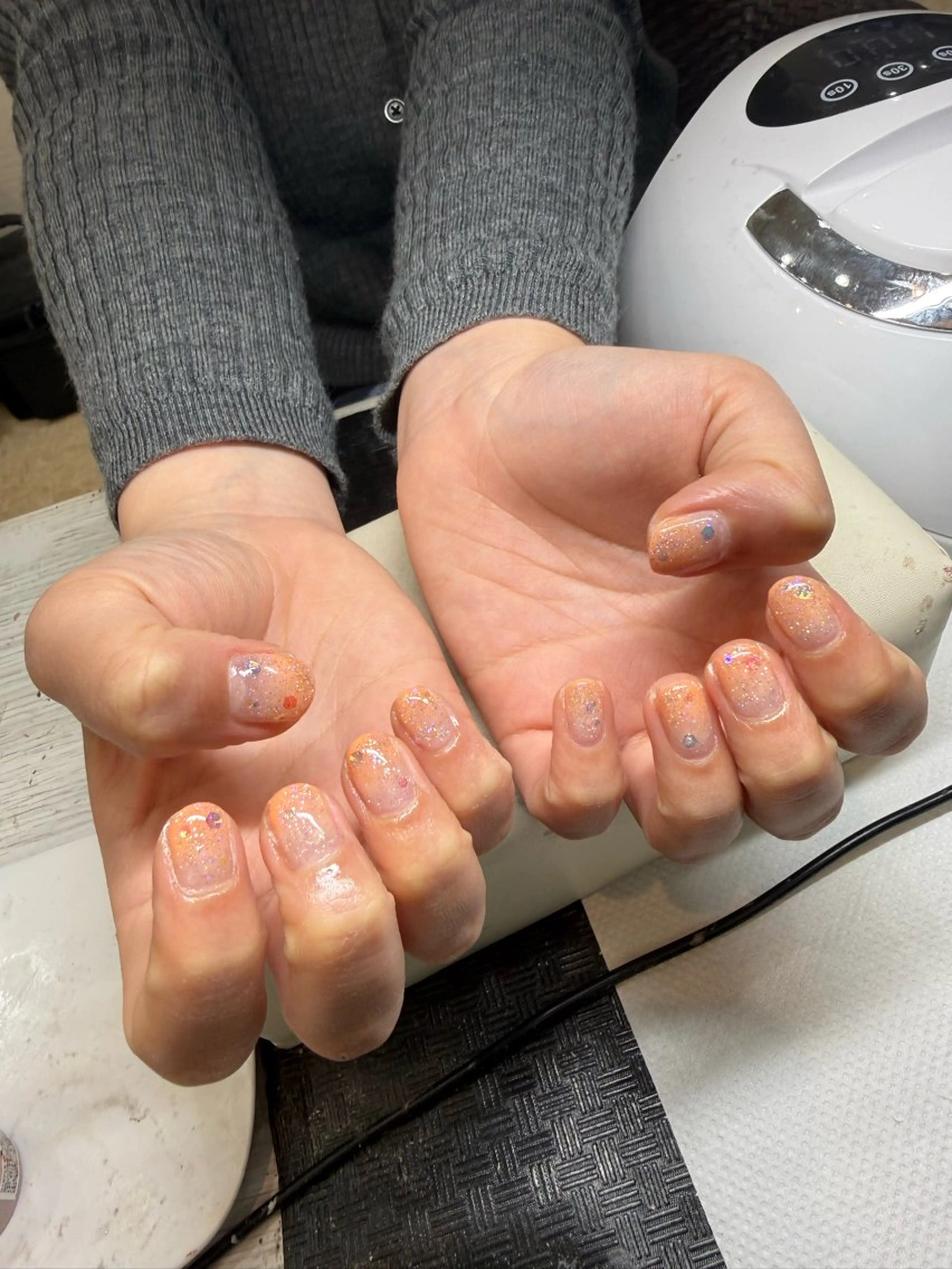 ネイル グラデーション ラメ(グリッター) オレンジ パステルネイル ハンドネイル 三宮 真琴のネイルデザイン