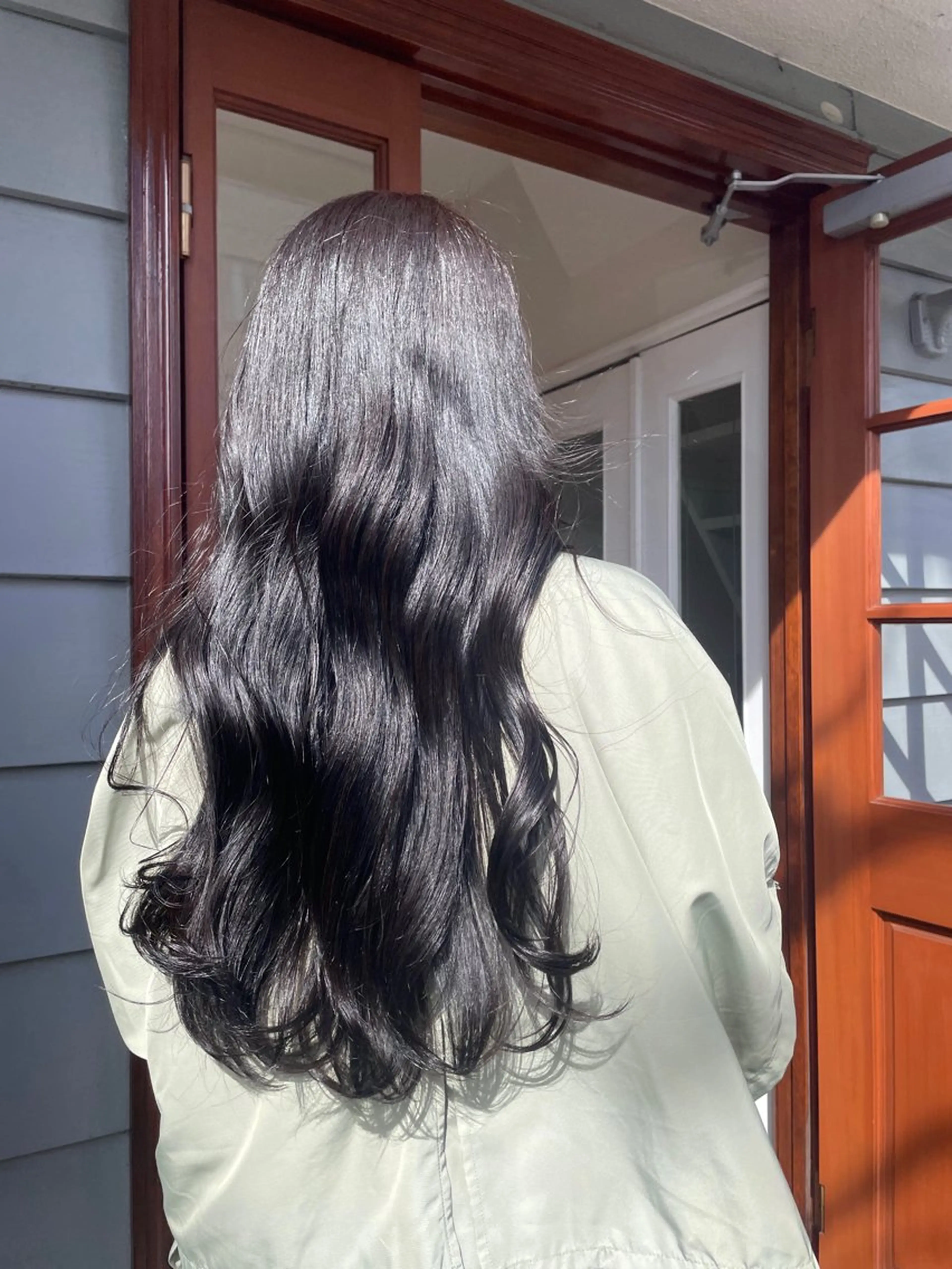 ロング カラー ブリーチ ケアブリーチ ディープラベンダー イヤリングカラー インナーカラー mopa所属・mopa_kaede 暖色カラー/ロングのヘアスタイル