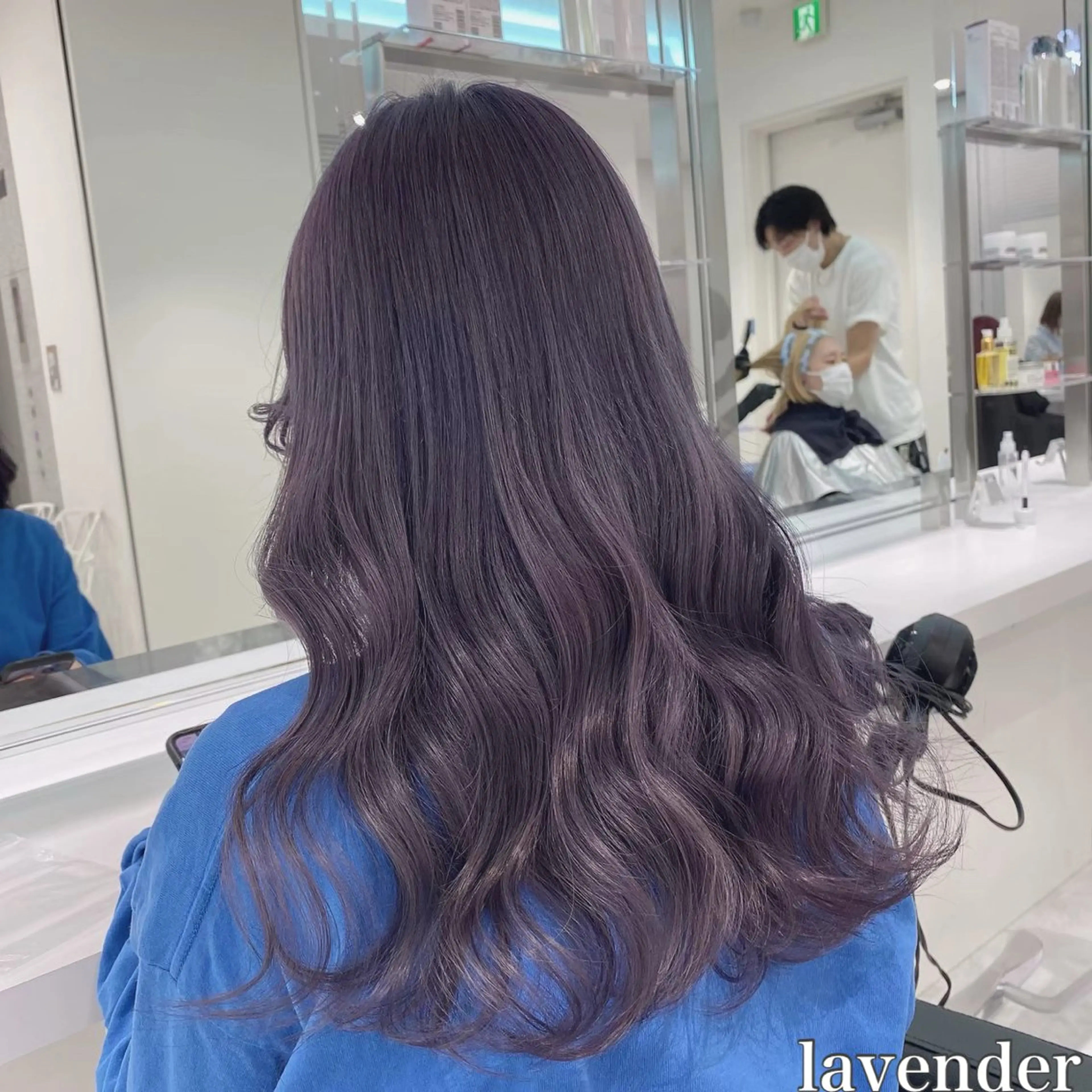 セミロング カラー 🩵ダメージレス艶感 ハイトーン🩷のヘアスタイル