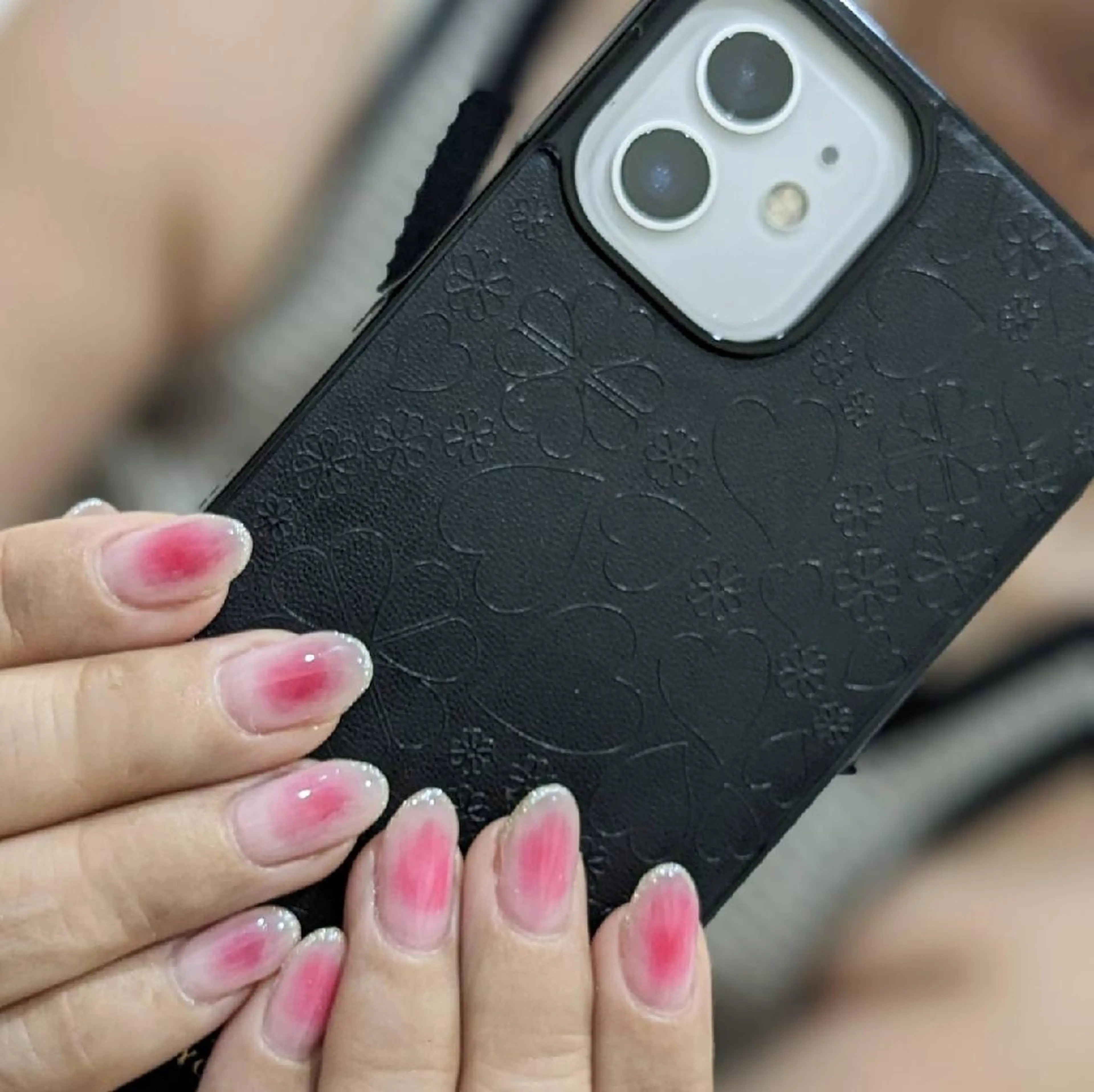 ネイル チークネイル ゴージャス ラメ(グリッター) 持ち込み ハンドネイル ネイルサロンベルティ .keikoのネイルデザイン