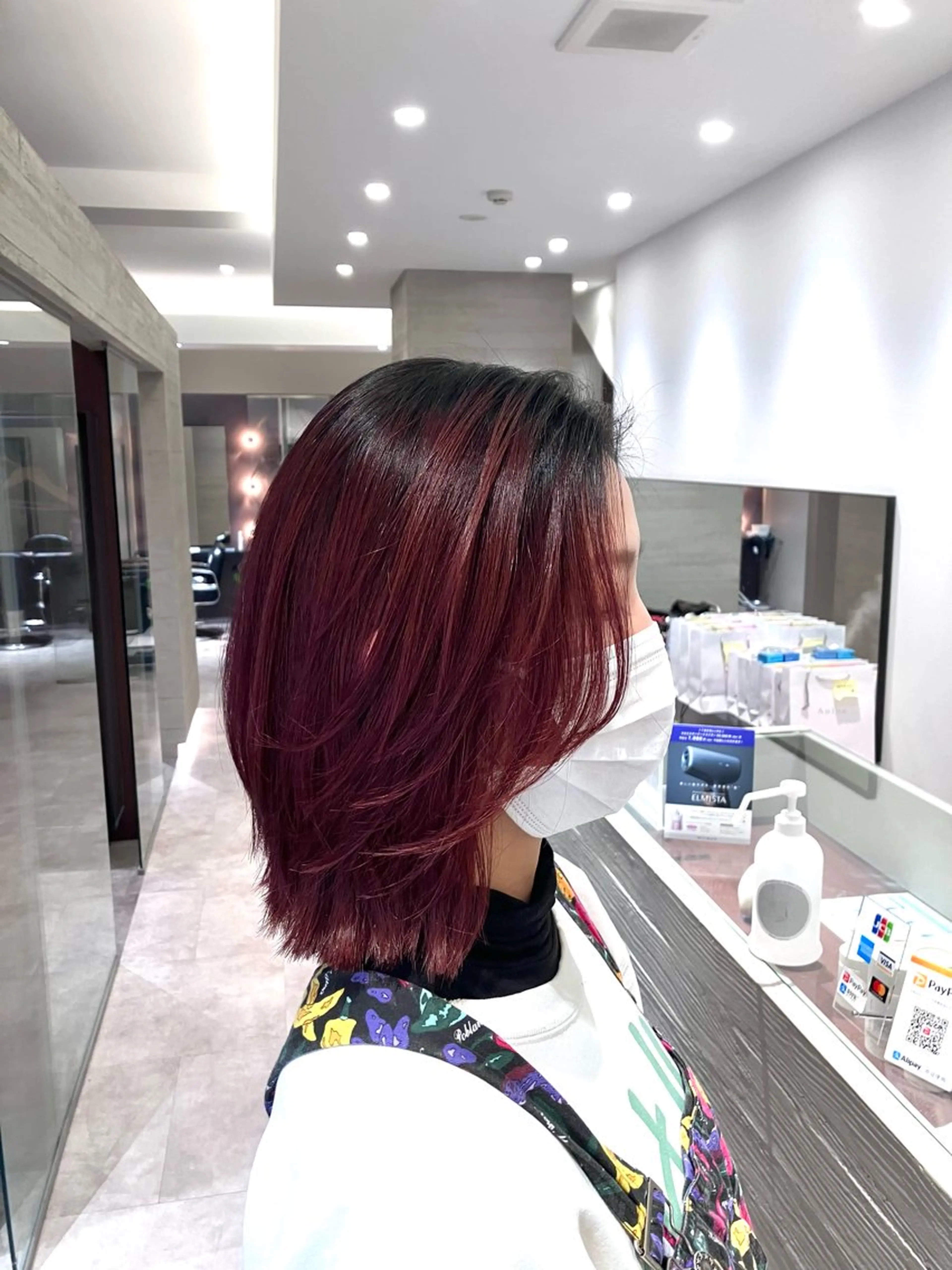 ミディアム カラー 伸ばしかけ レイヤーカット サキ🤍ハイトーン 🩰くびれ巻きヘアのヘアスタイル