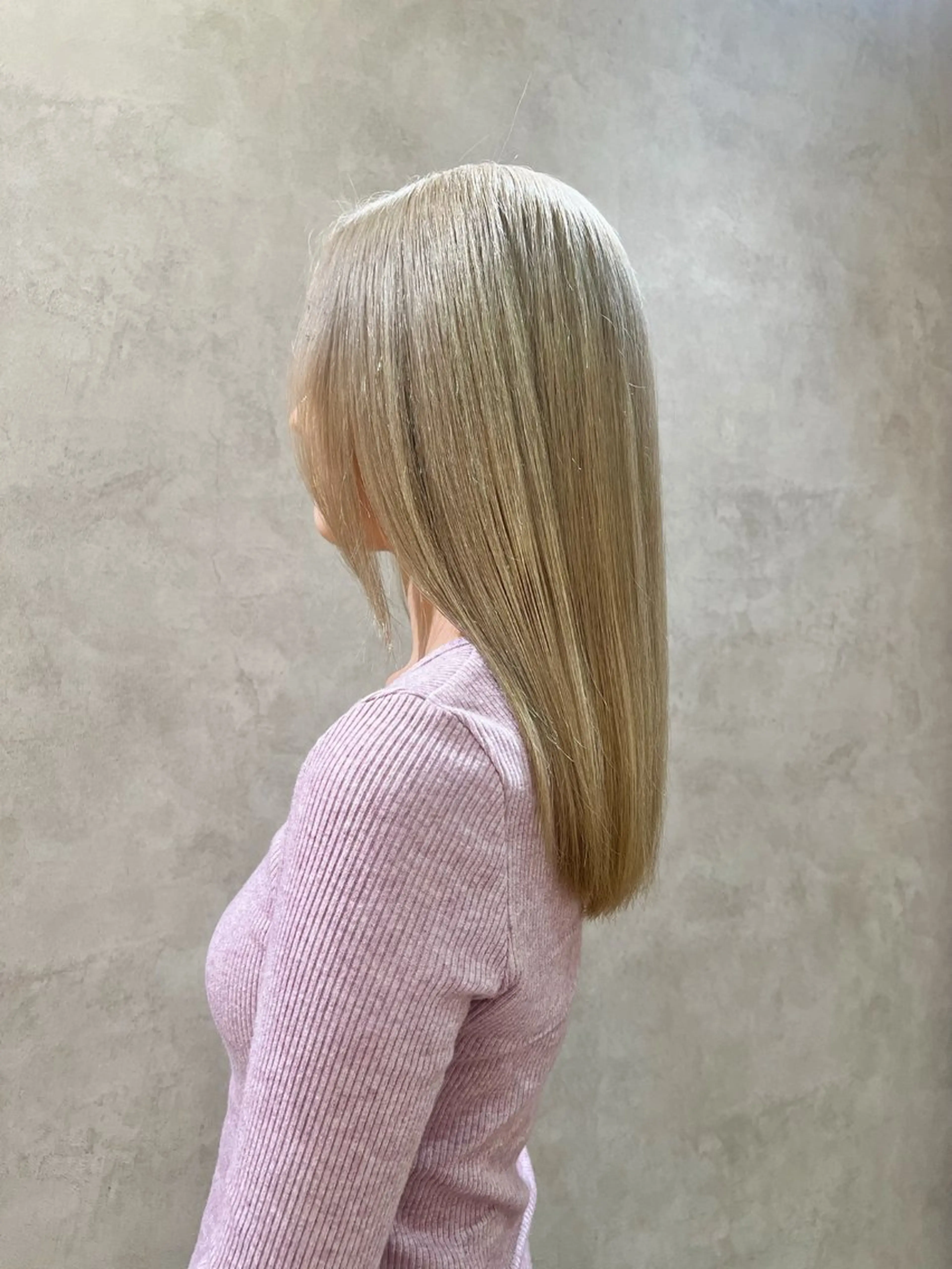 ロング カラー ベージュカラー ブリーチ ケアブリーチ 透明感カラー ミルクティーベージュ 茂木 未海のヘアスタイル