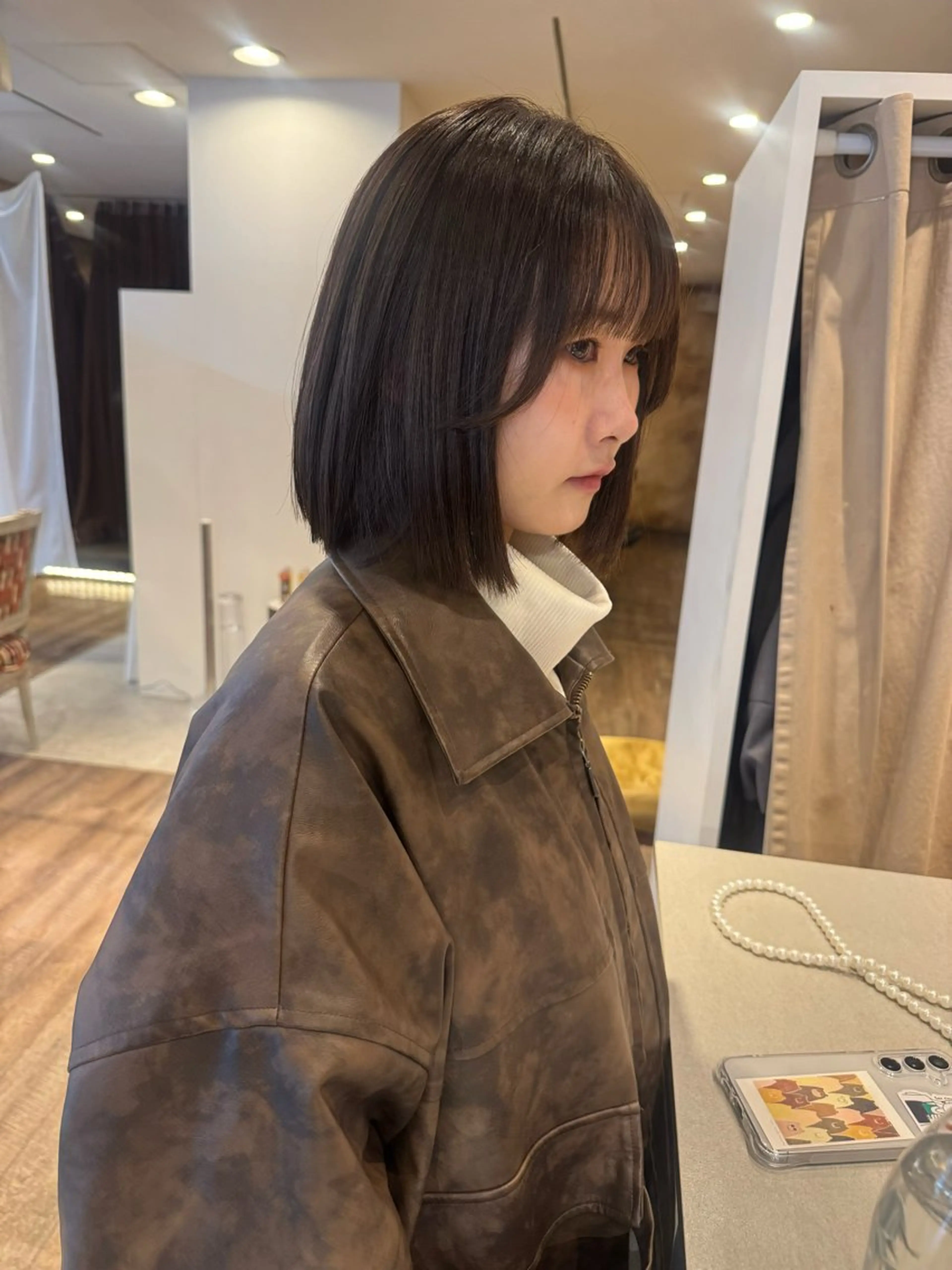 ミディアム カラー ベージュカラー オリーブベージュ ボブ カット ヘアカラー lot Karen / 心斎橋のヘアスタイル