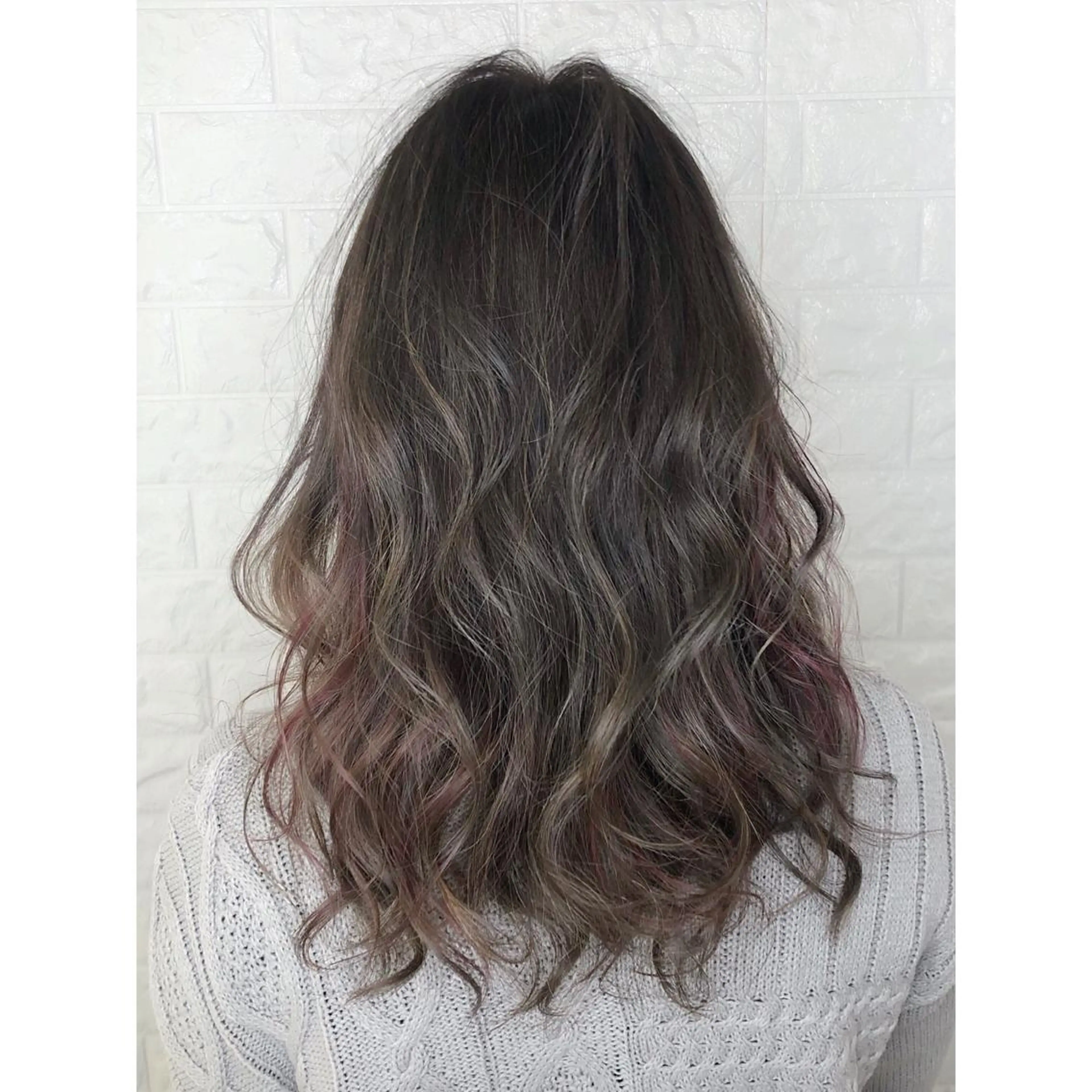 ミディアム カラー グレージュ ハイライトカラー ピンクカラー 外国人風カラー ハイライト KIZU 髪質改善 オカルト怪談のヘアスタイル