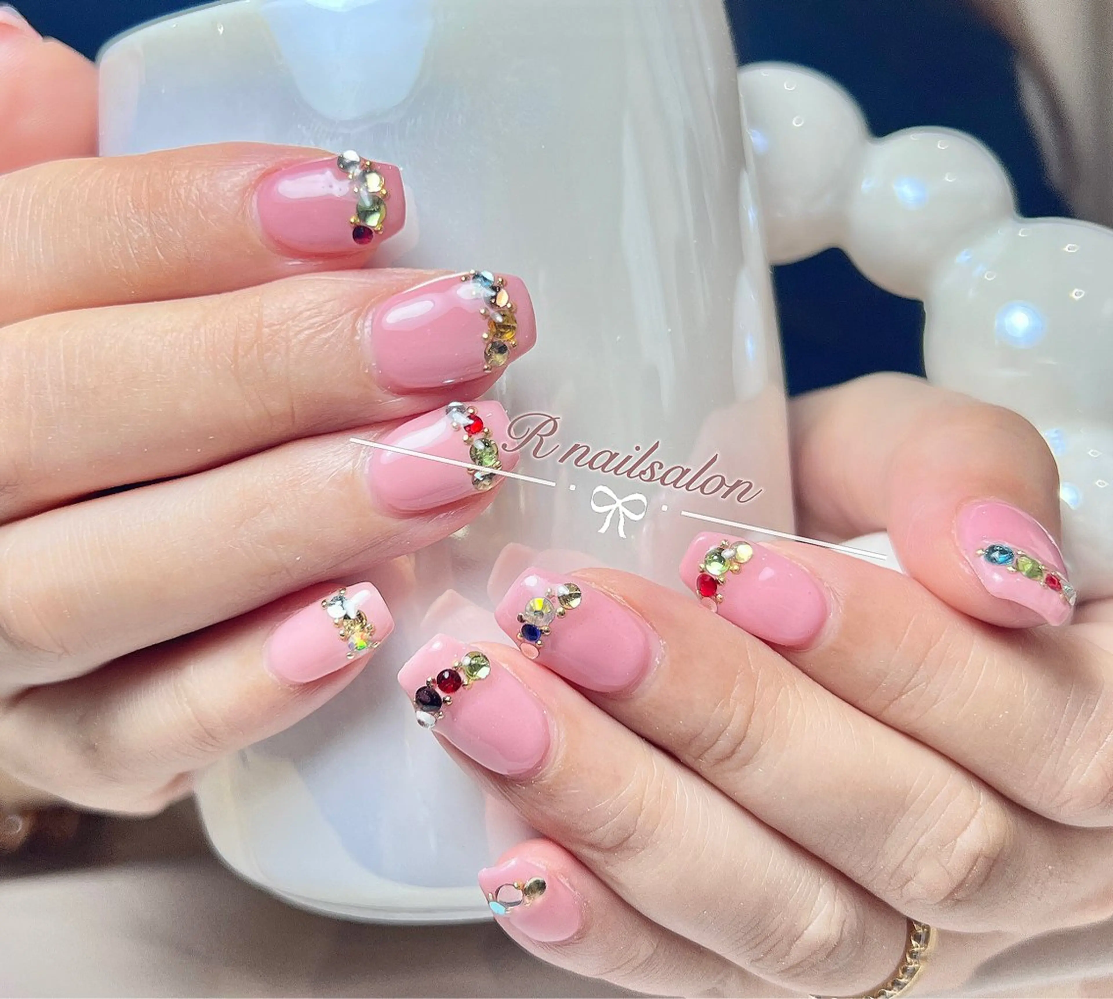 ミディアム R NAILSALONのネイルデザイン