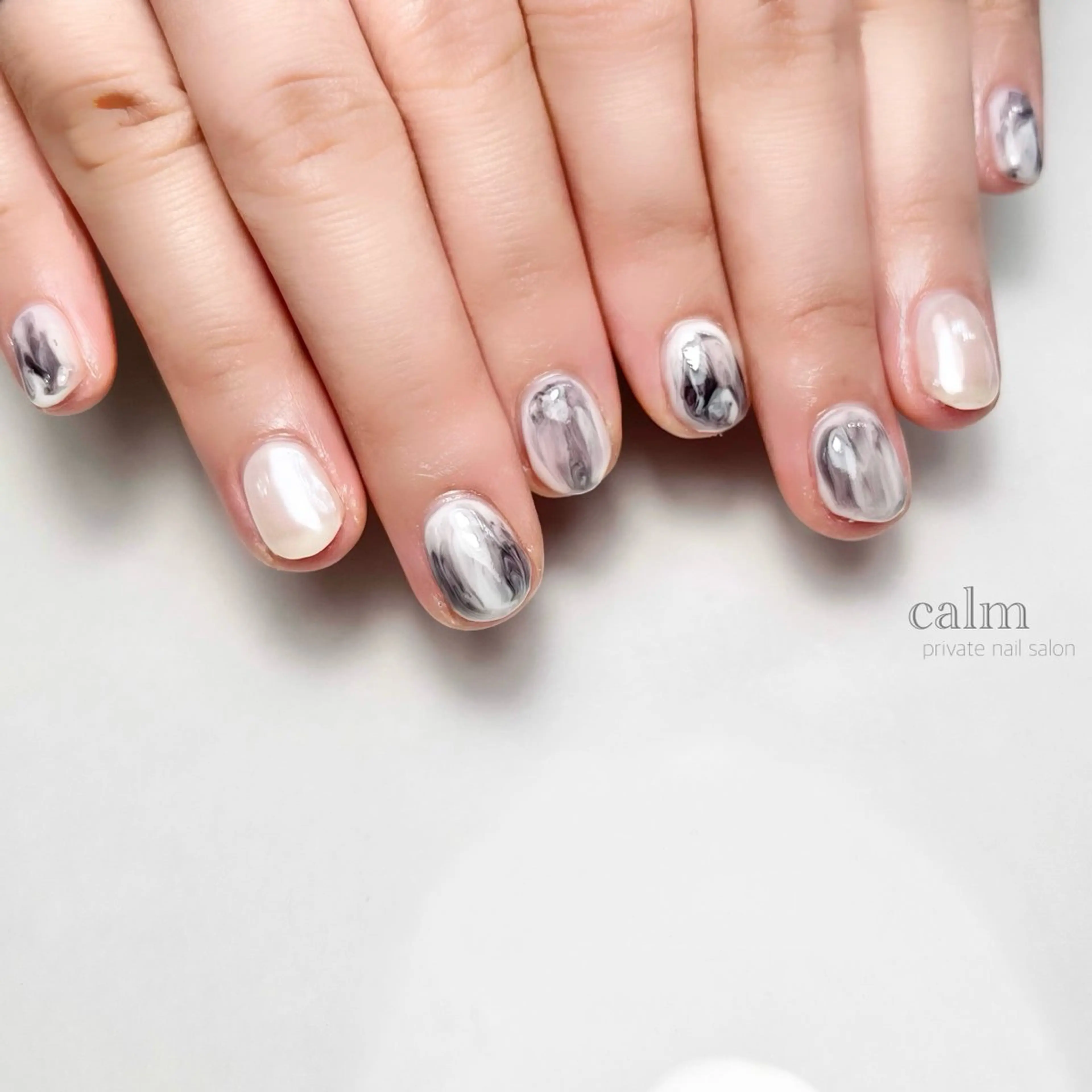 ネイル ハンドネイル calm 〔ｶｰﾑ〕のネイルデザイン