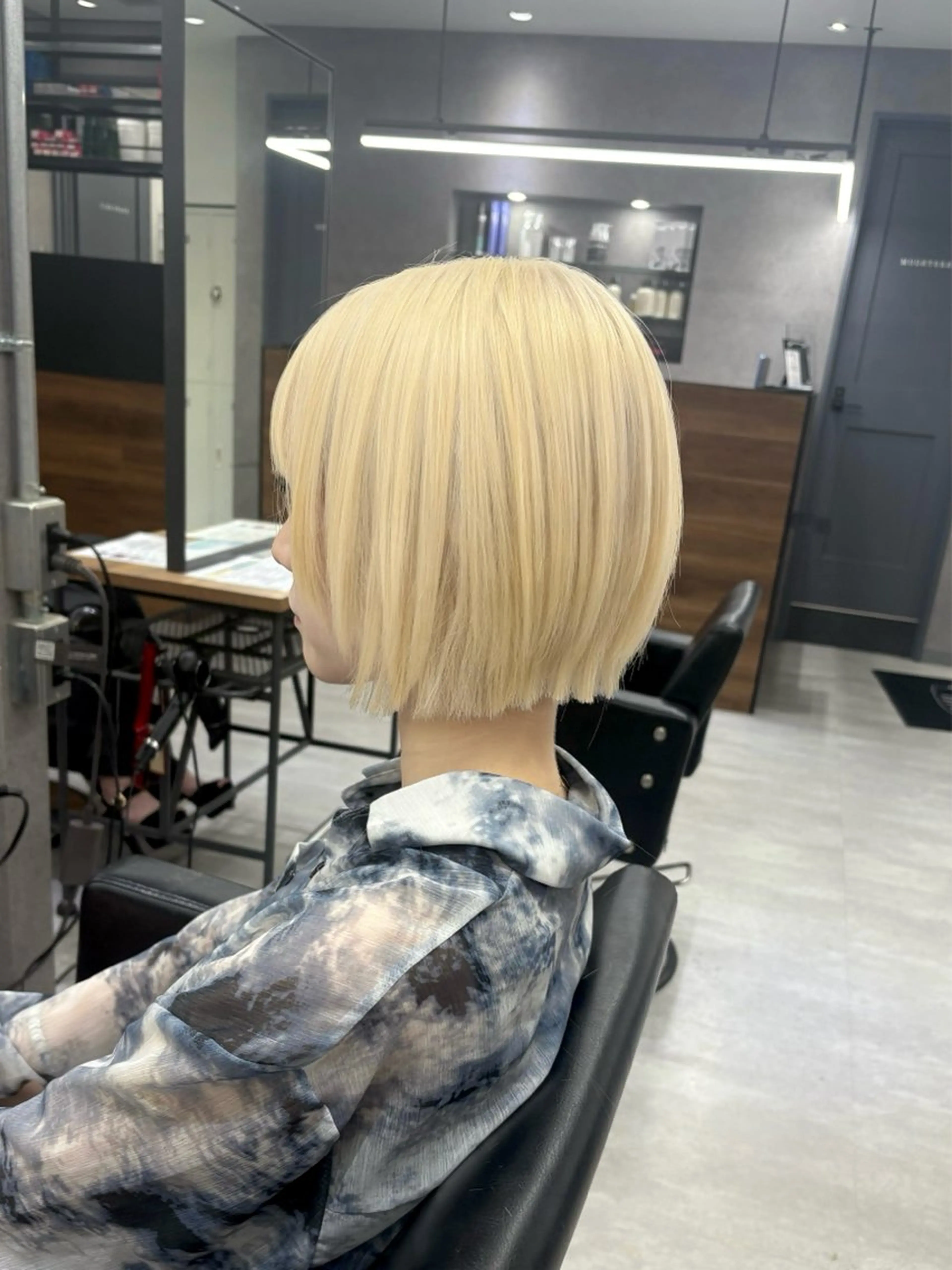 ショート カラー ボブレイヤー ブリーチ ブロンド ホワイトブロンド ボブ カット ヘアカラー ENA💗NEXT /ハイトーンエクステのヘアスタイル