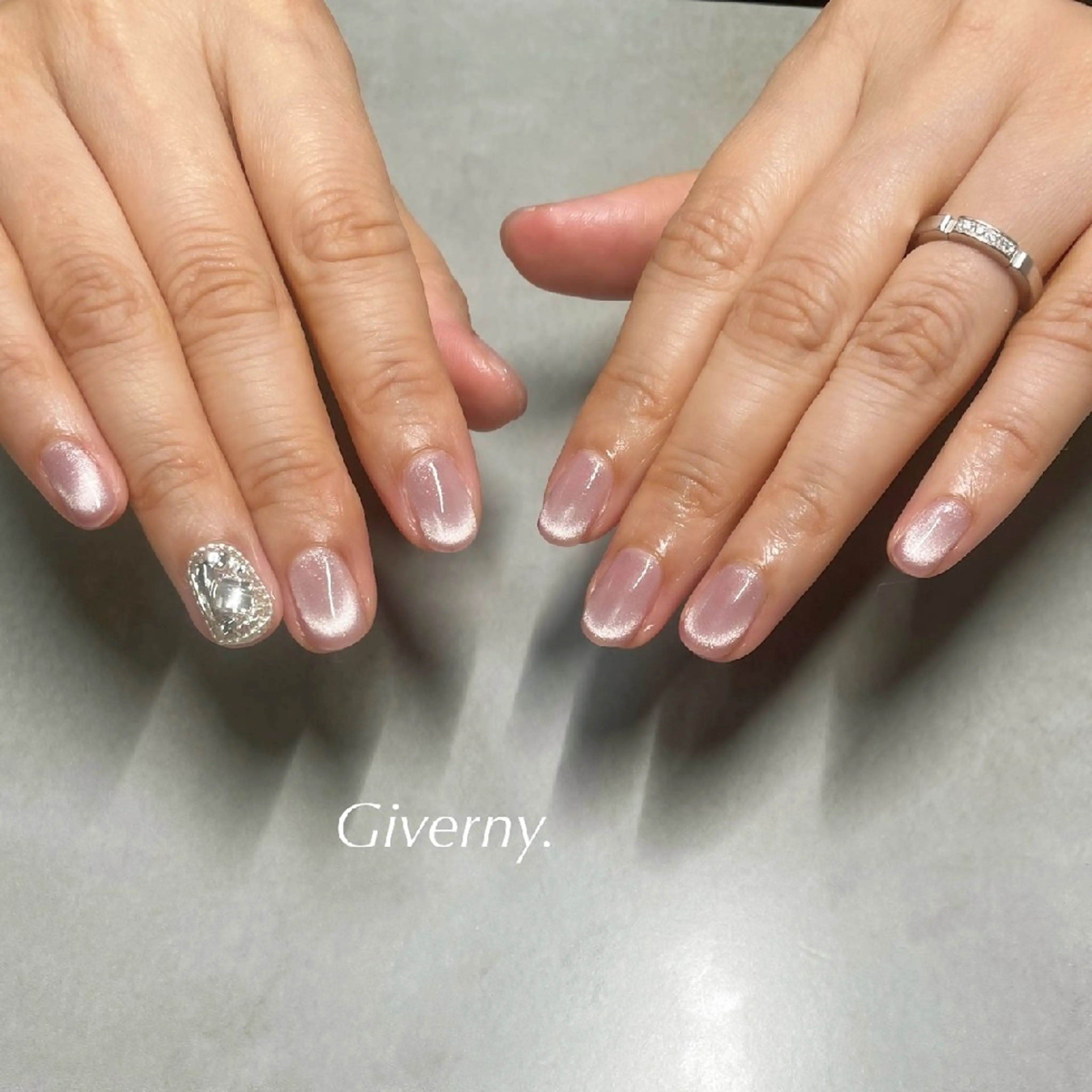 ネイル フレンチネイル マグネットネイル マグネットフレンチ ハンドネイル Giverny .のネイルデザイン