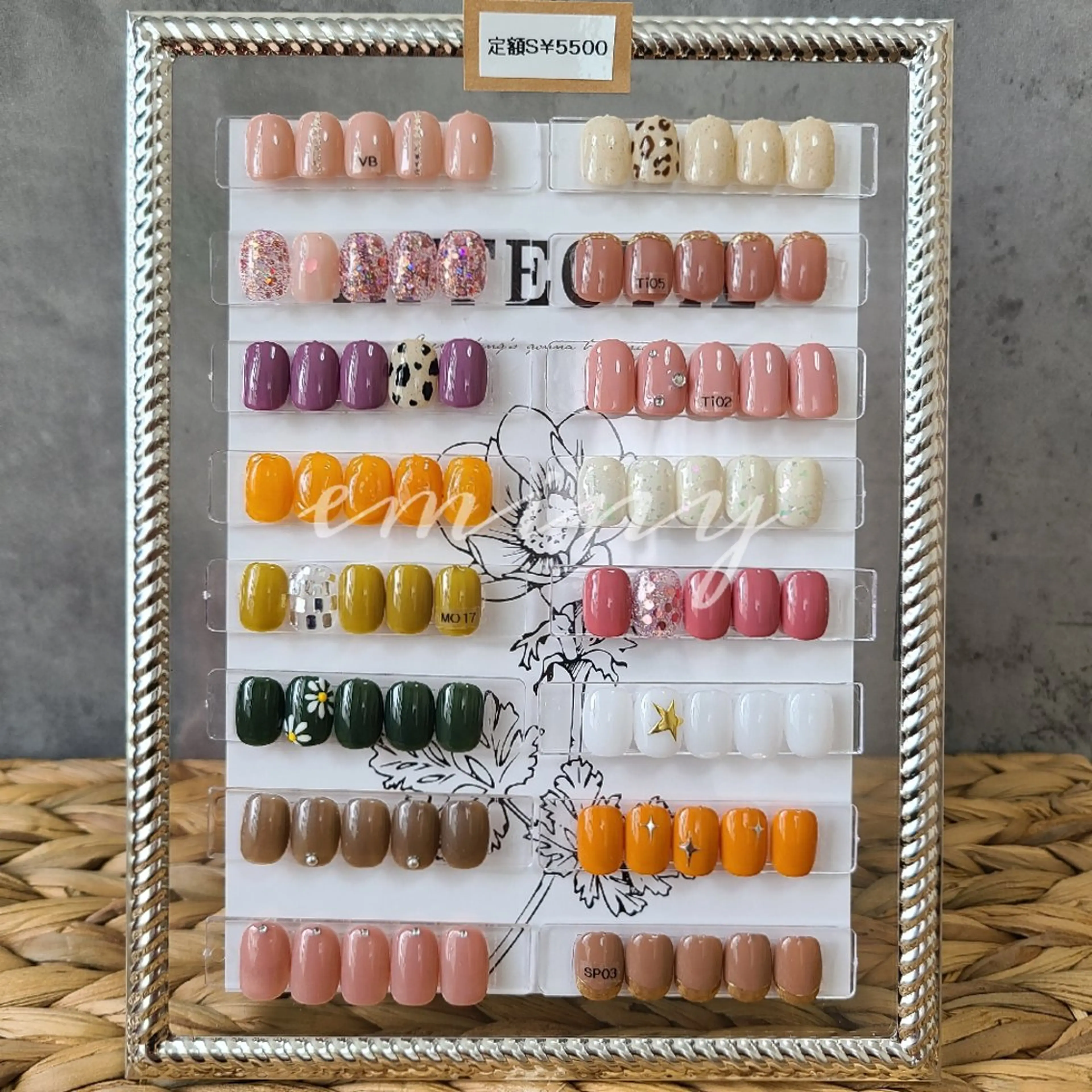 ネイル アニマル柄 シンプルネイル ハンドネイル nail salon  eminyのネイルデザイン