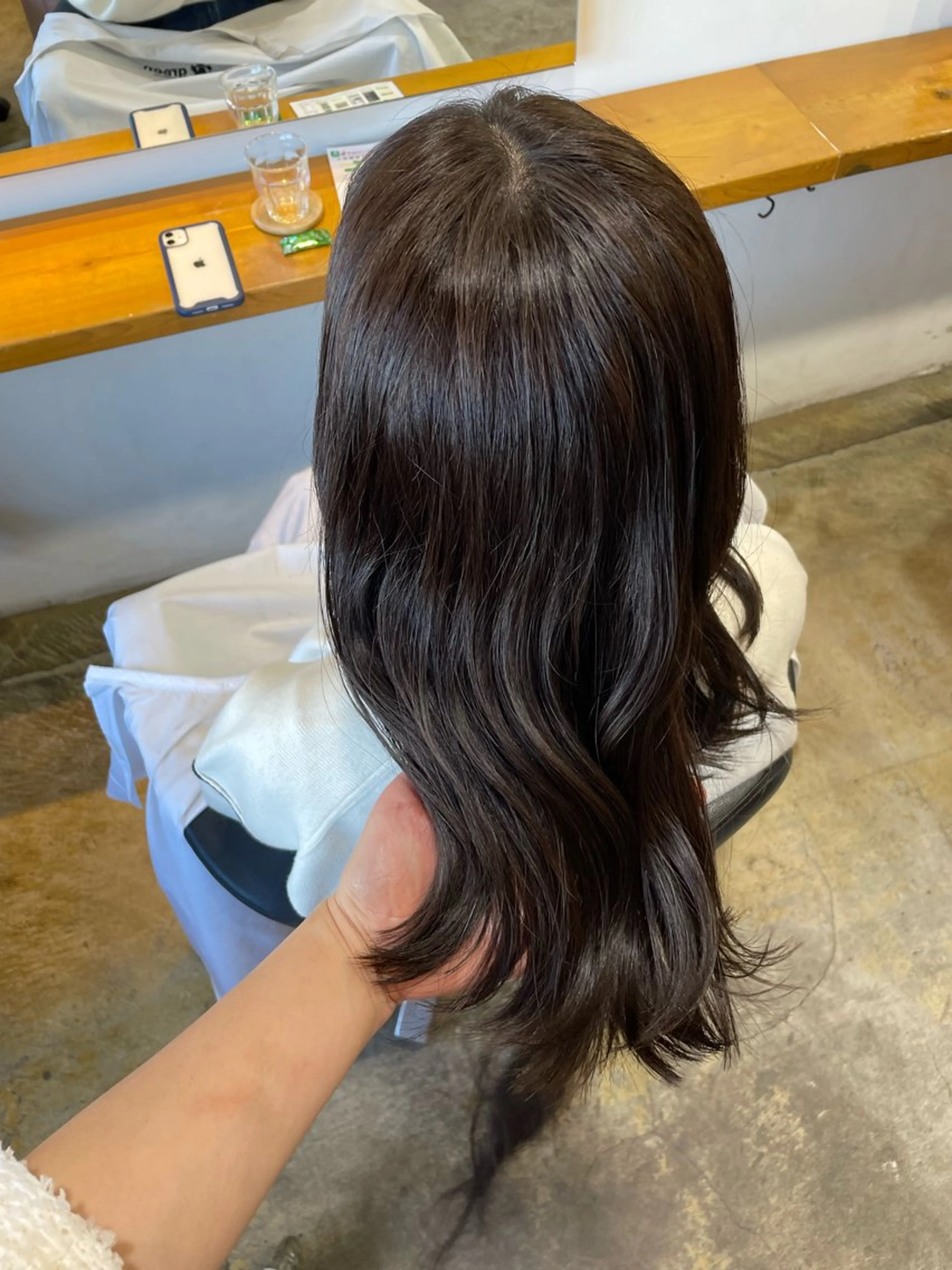 セミロング カラー グレージュ MIOベージュカラー 柔らかいカラーのヘアスタイル