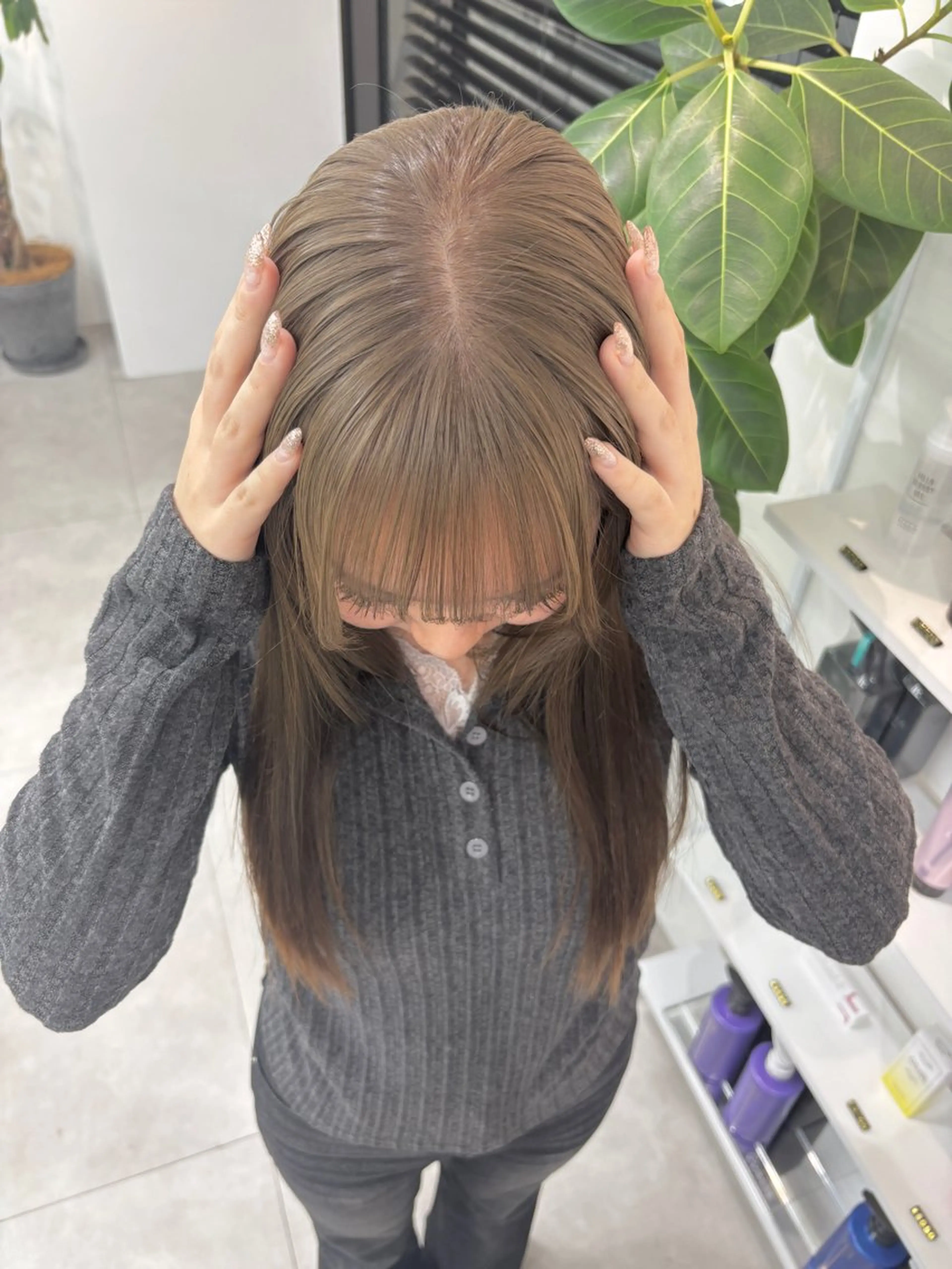 ロング カラー ベージュカラー オリーブベージュ ヘアカラー ハイトーンカラー 🦋yuri🦋のヘアスタイル