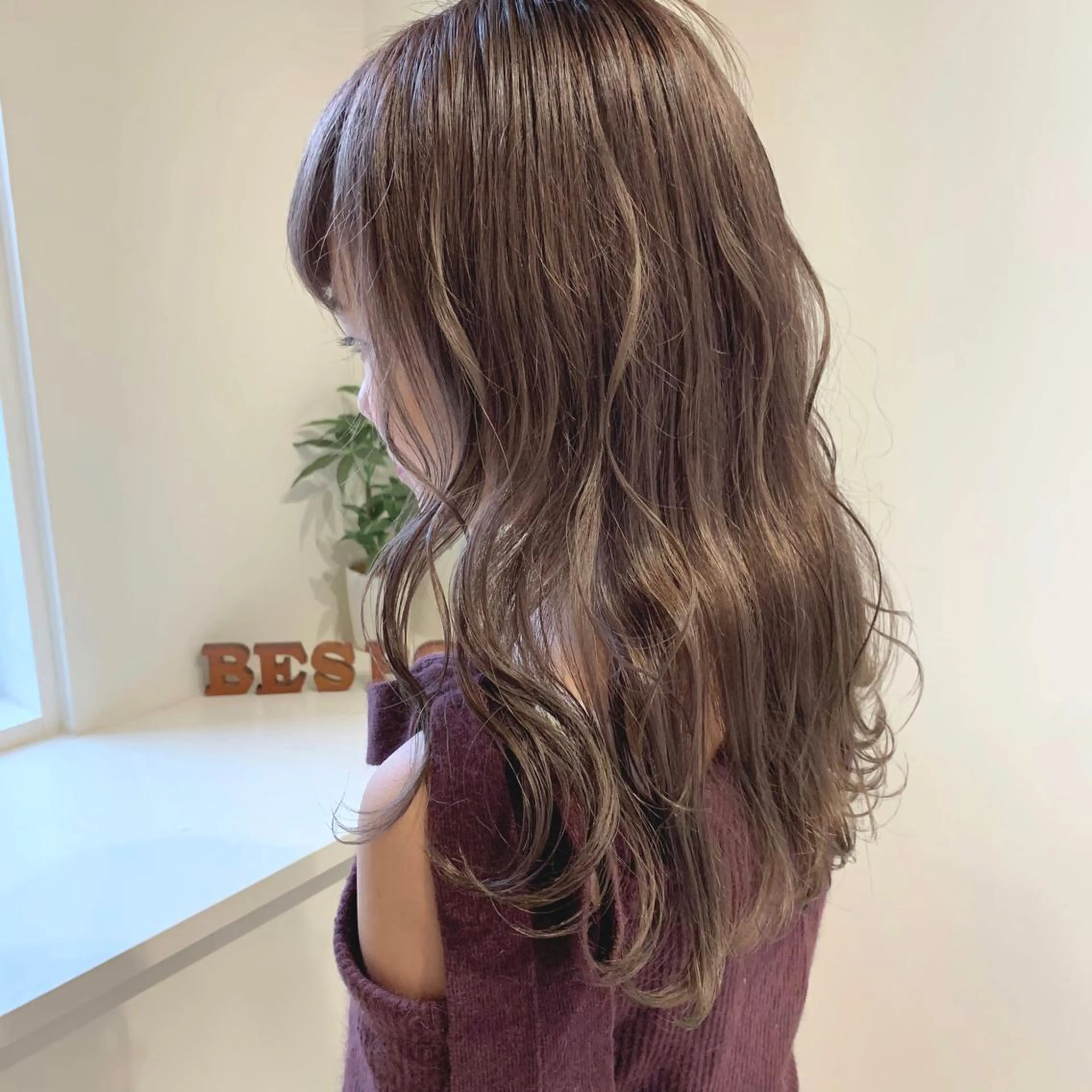 ミディアム カラー ベージュカラー ブリーチ ミルクティーベージュ 清水 亮太／赤み消しカラーのヘアスタイル