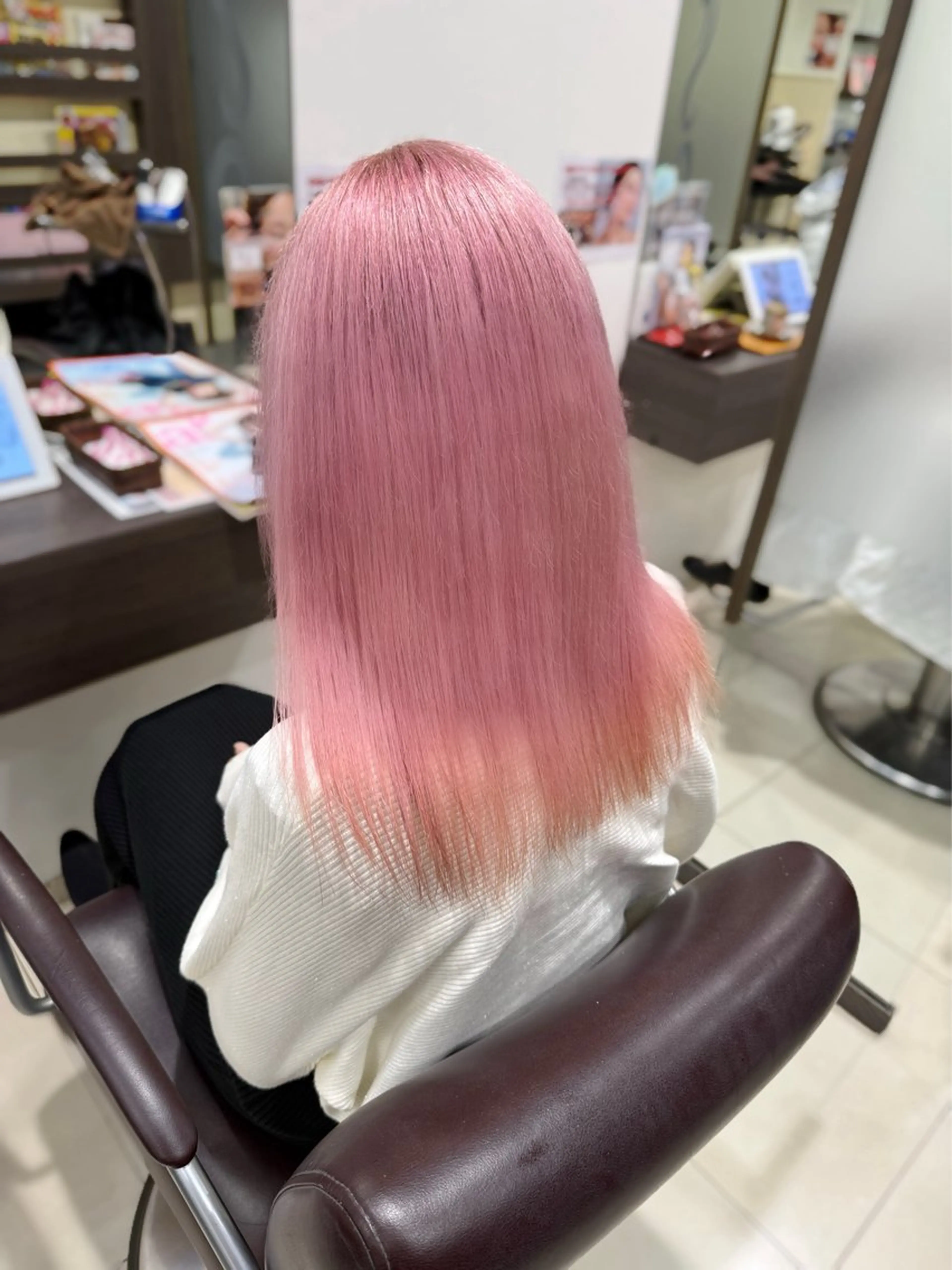 セミロング カラー ブリーチ ピンクカラー ホワイトピンク ヘアカラー ブリーチ/艶カラー /縮毛矯正/みなのヘアスタイル