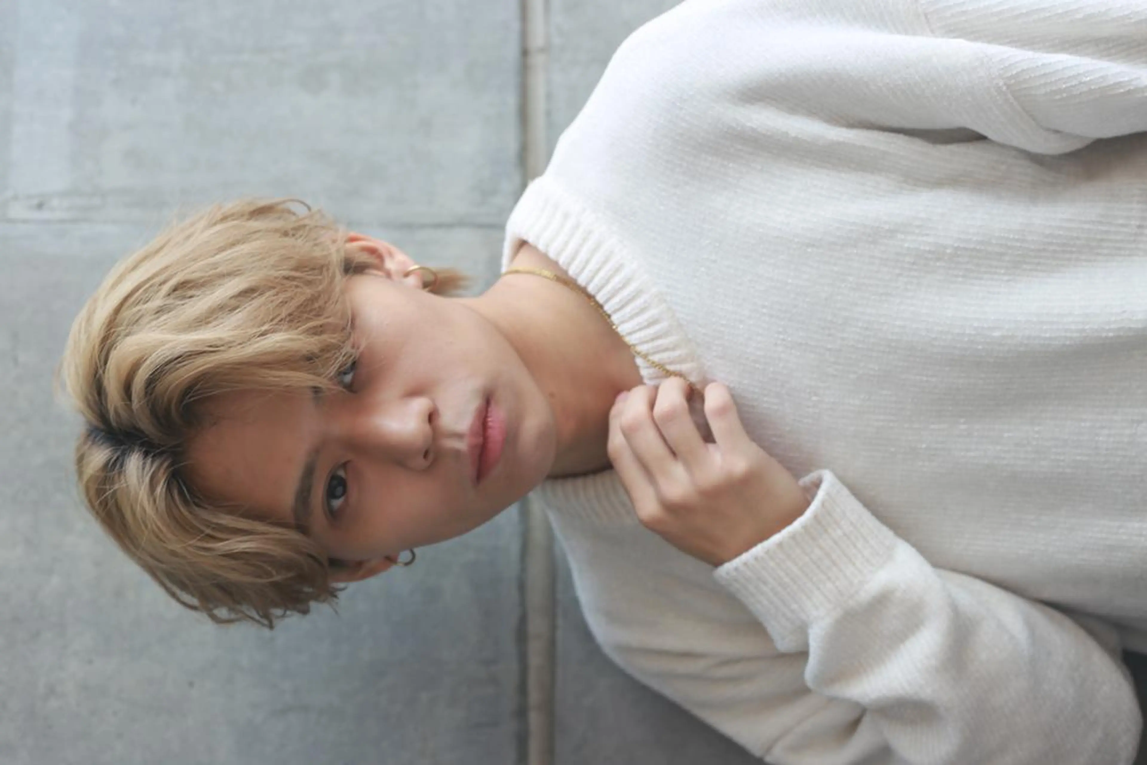 ショート emu 新宿所属・ケイト🌙 ブリーチカラーのヘアスタイル