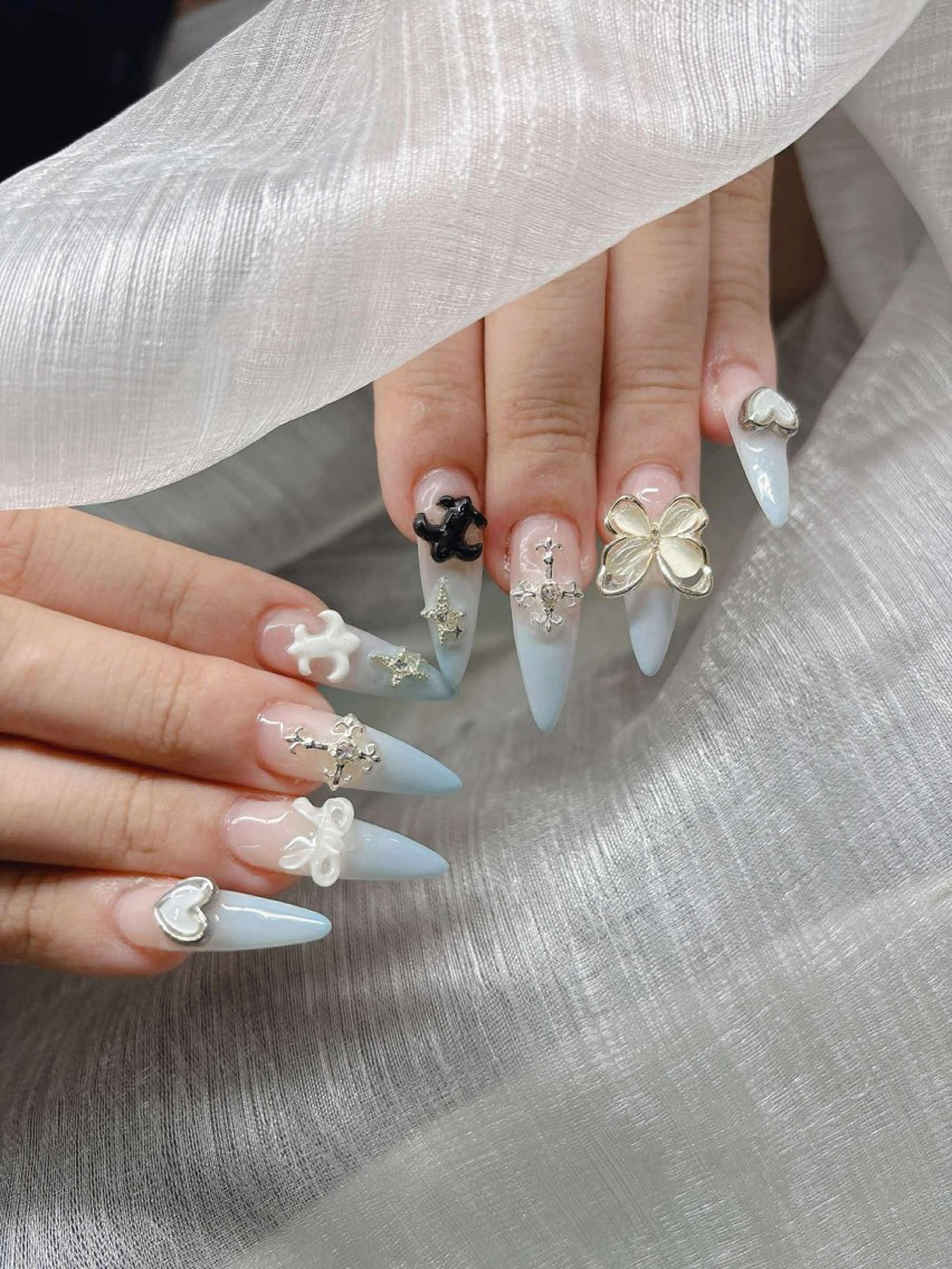 ネイル 長さ出し グラデーション 卒業式 キラキラネイル マグネットネイル ハンドネイル Lee Nailsのネイルデザイン