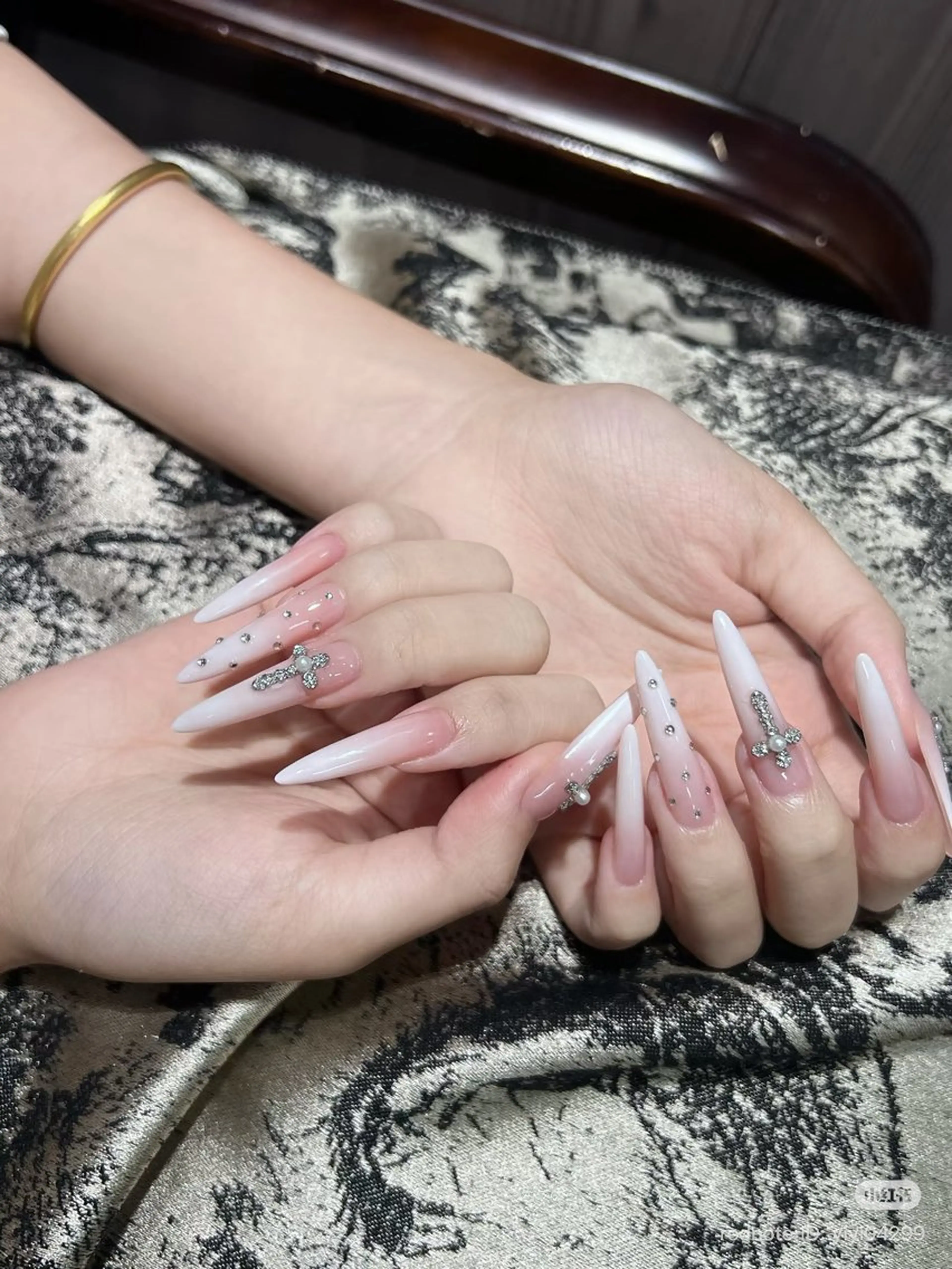 ネイル フレンチネイル キラキラネイル 韓国ネイル シンプルネイル ワンホンネイル ハンドネイル MEI Nailのネイルデザイン