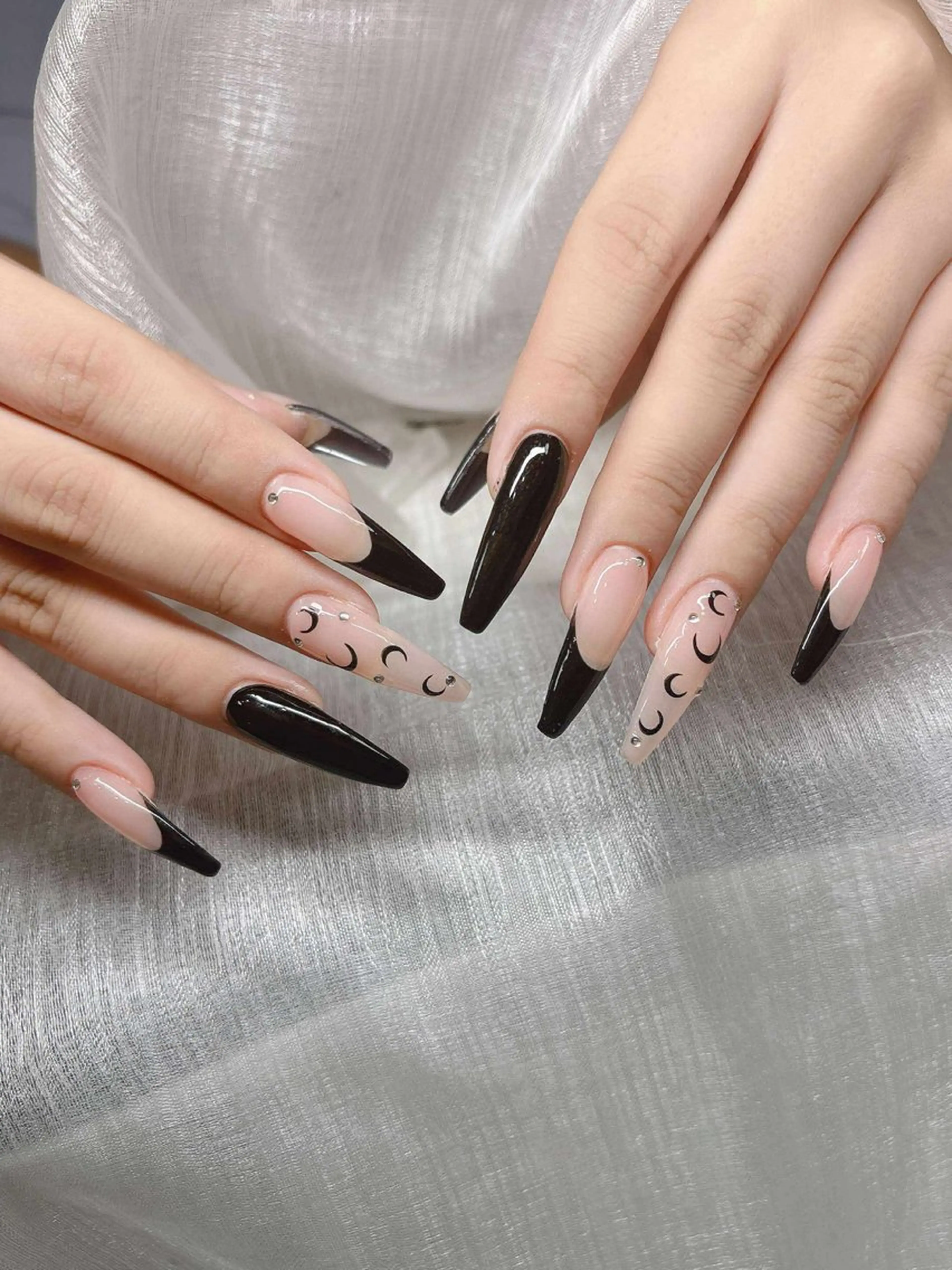 ネイル 長さ出し グラデーション 卒業式 キラキラネイル マグネットネイル ハンドネイル Lee Nailsのネイルデザイン