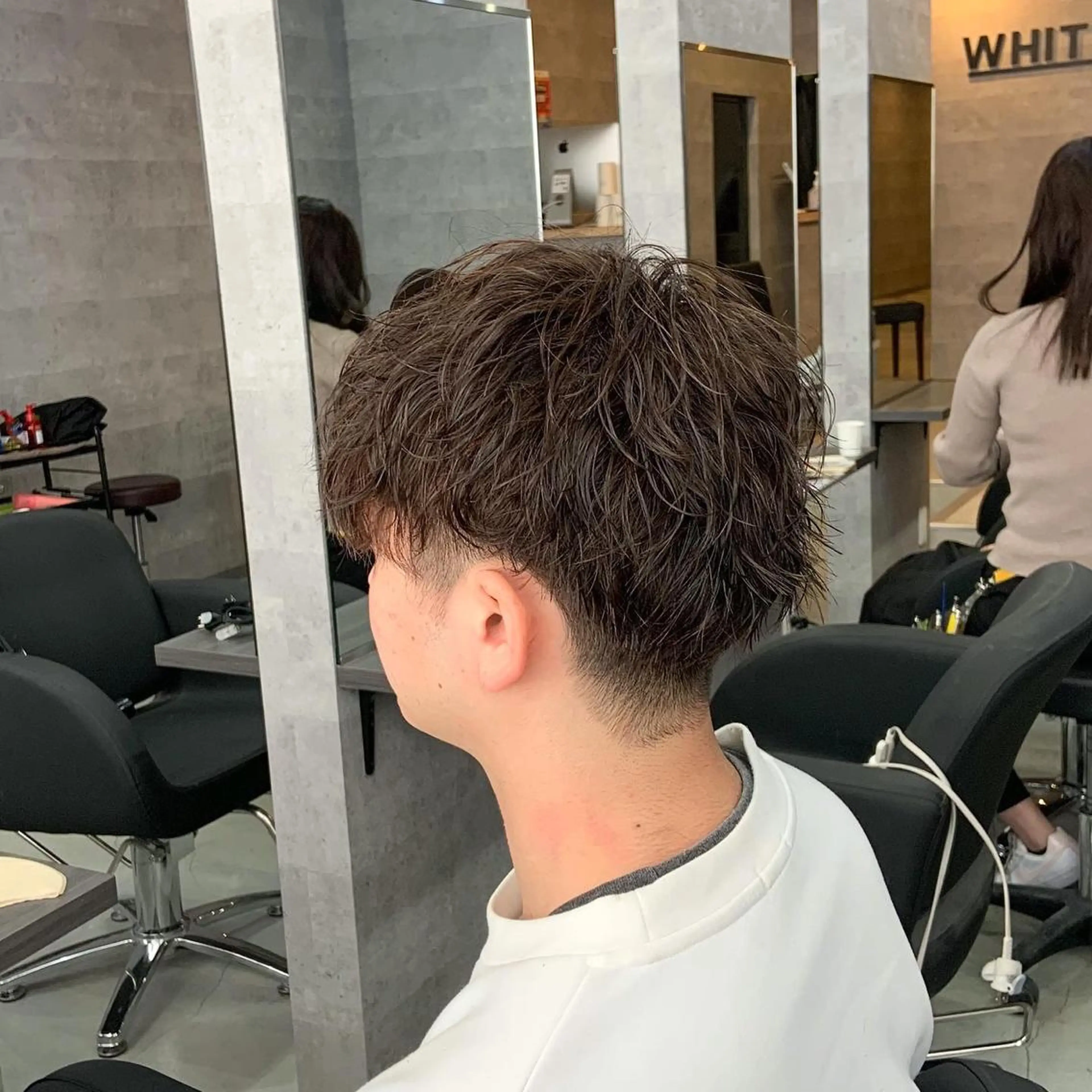 メンズ _WHITE所属・ダウンパーマ 曲がる縮毛矯正のヘアスタイル