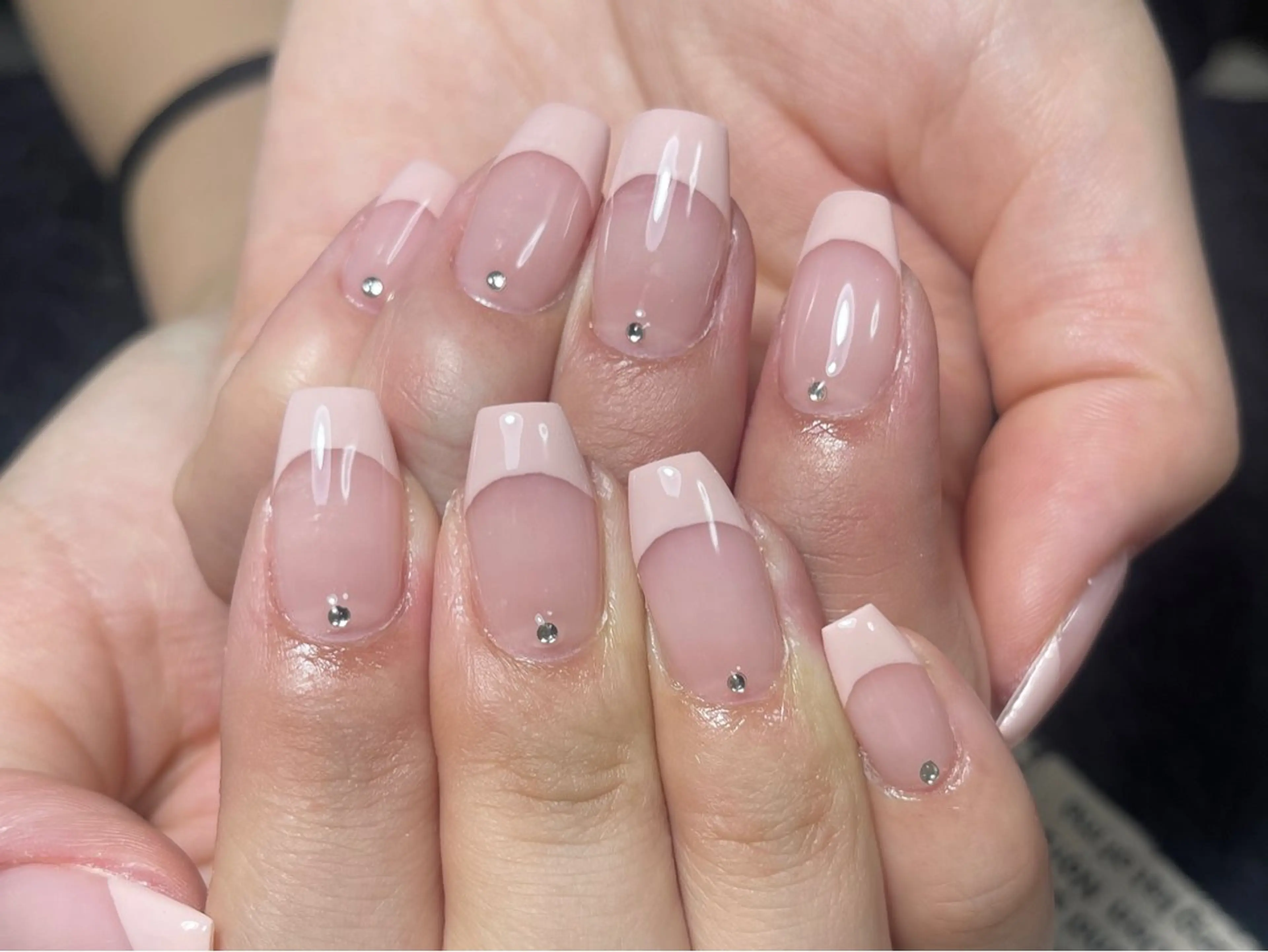 【ソフトジェルオフ無料】HANDカラーベースフレンチorスキニーフレンチ➕甘皮ケア➕保湿オイルの写真