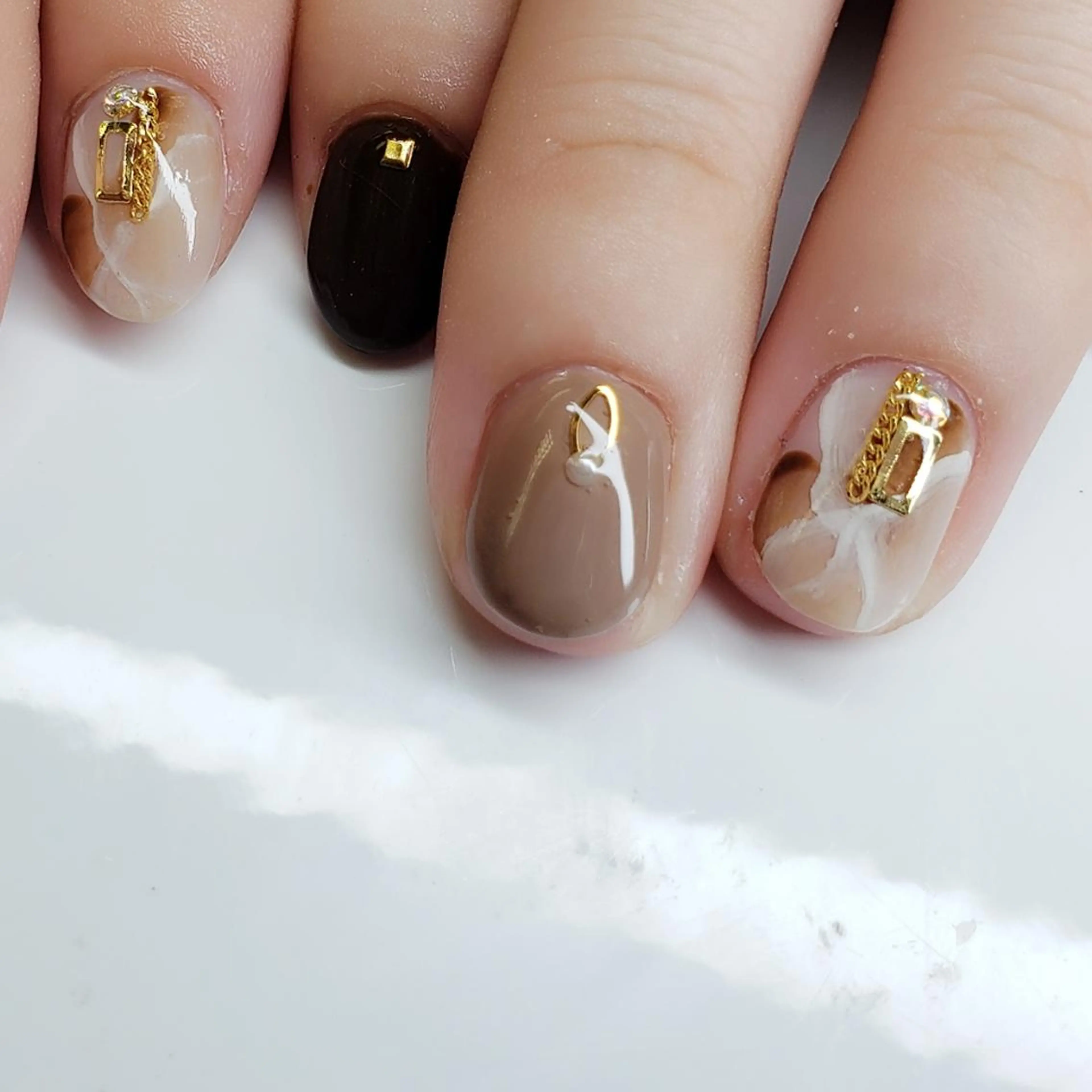 ネイル アートネイル 大理石ネイル(マーブル) クロキ 。のネイルデザイン