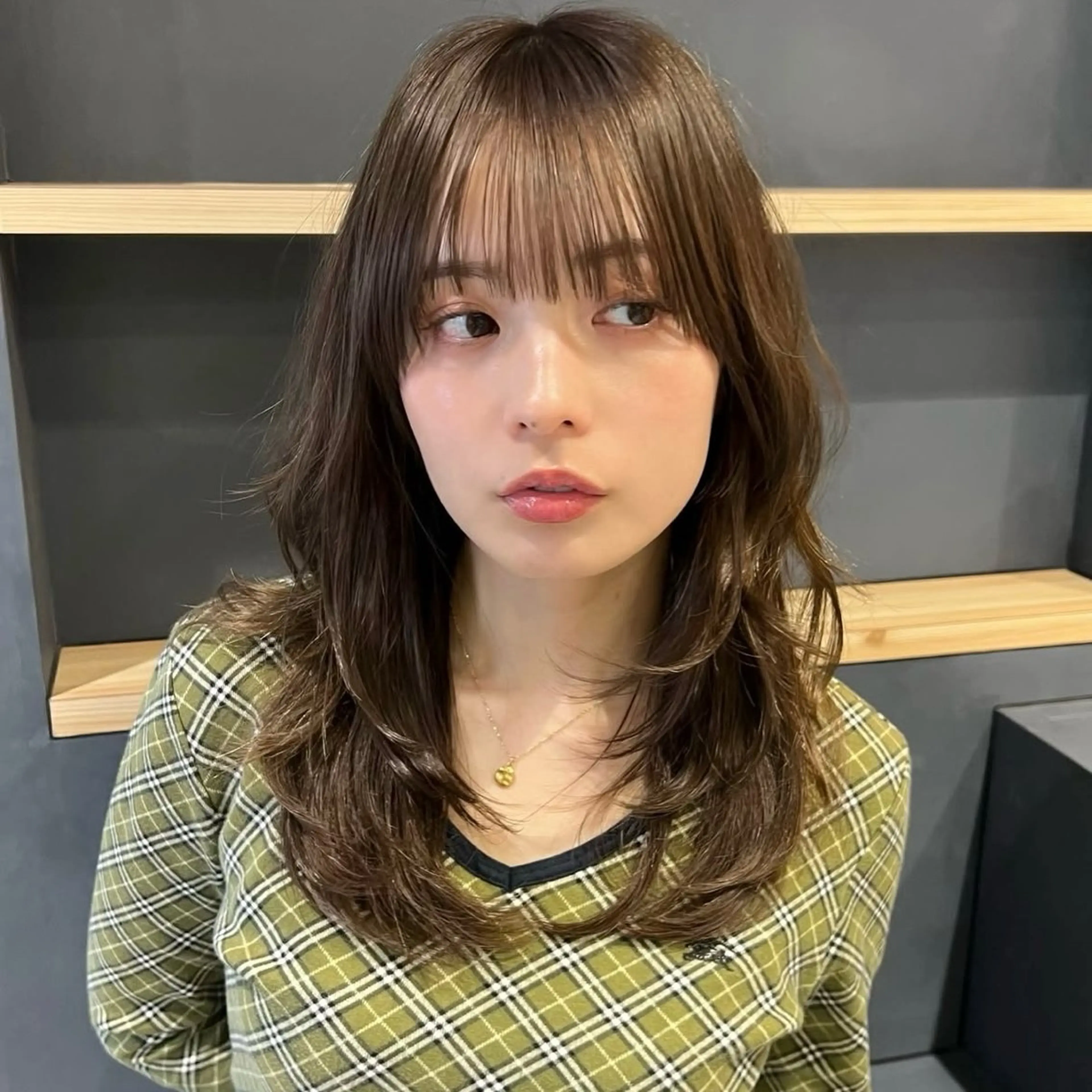 セミロング カラー ヘアカラー 🧚🏻momo 🧚🏻【下北沢】のヘアスタイル