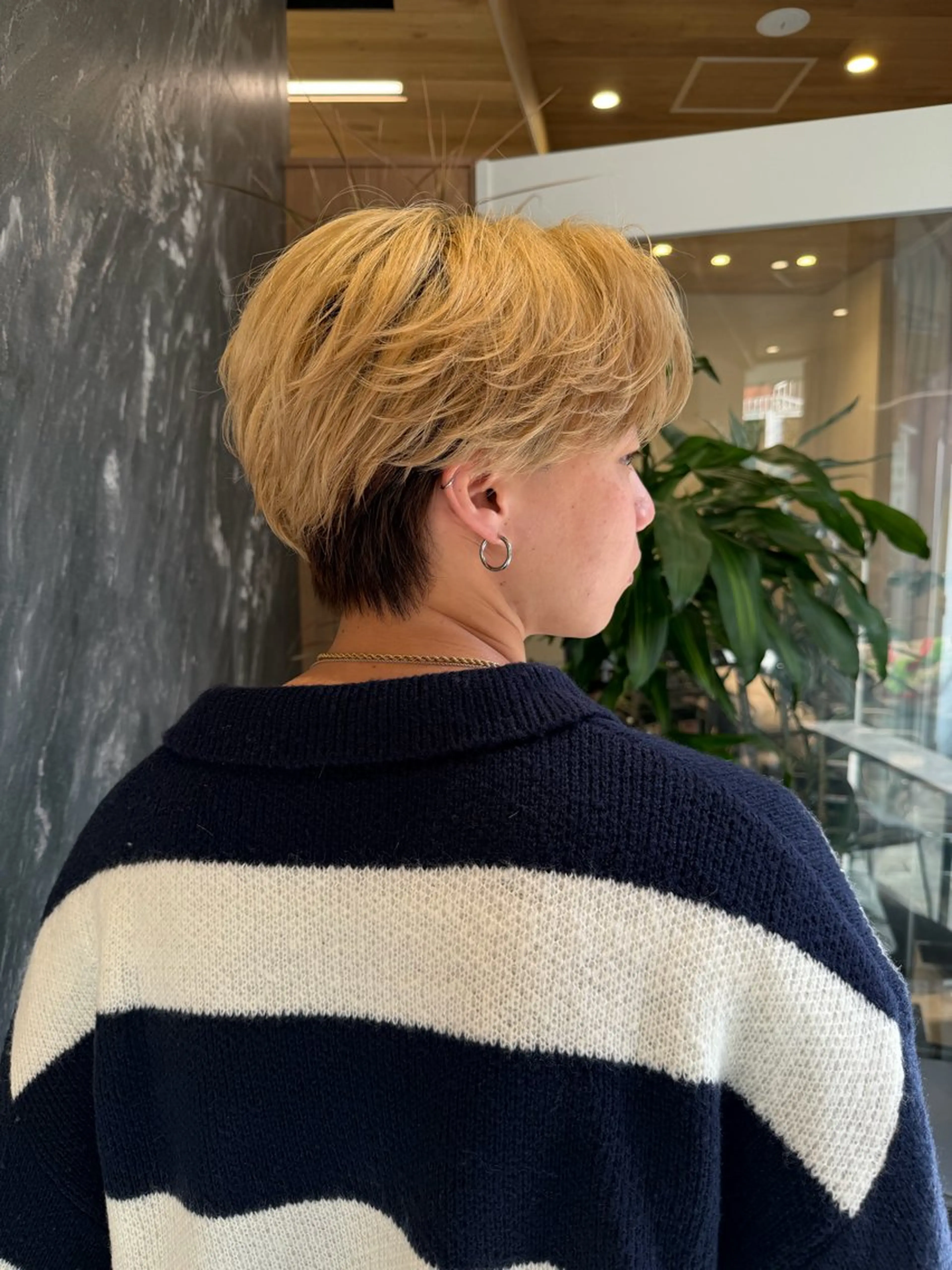 ショート カラー メンズ メンズブリーチ センターパート ブリーチ ケアブリーチ カット ヘアカラー SALOWIN 原宿 iori所属・🌟原宿指名No.1 センターパート⭐️のヘアスタイル